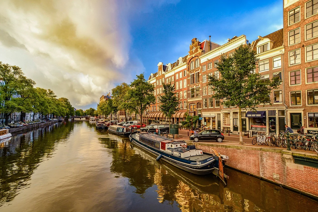 amsterdam-1910176_1280.jpg