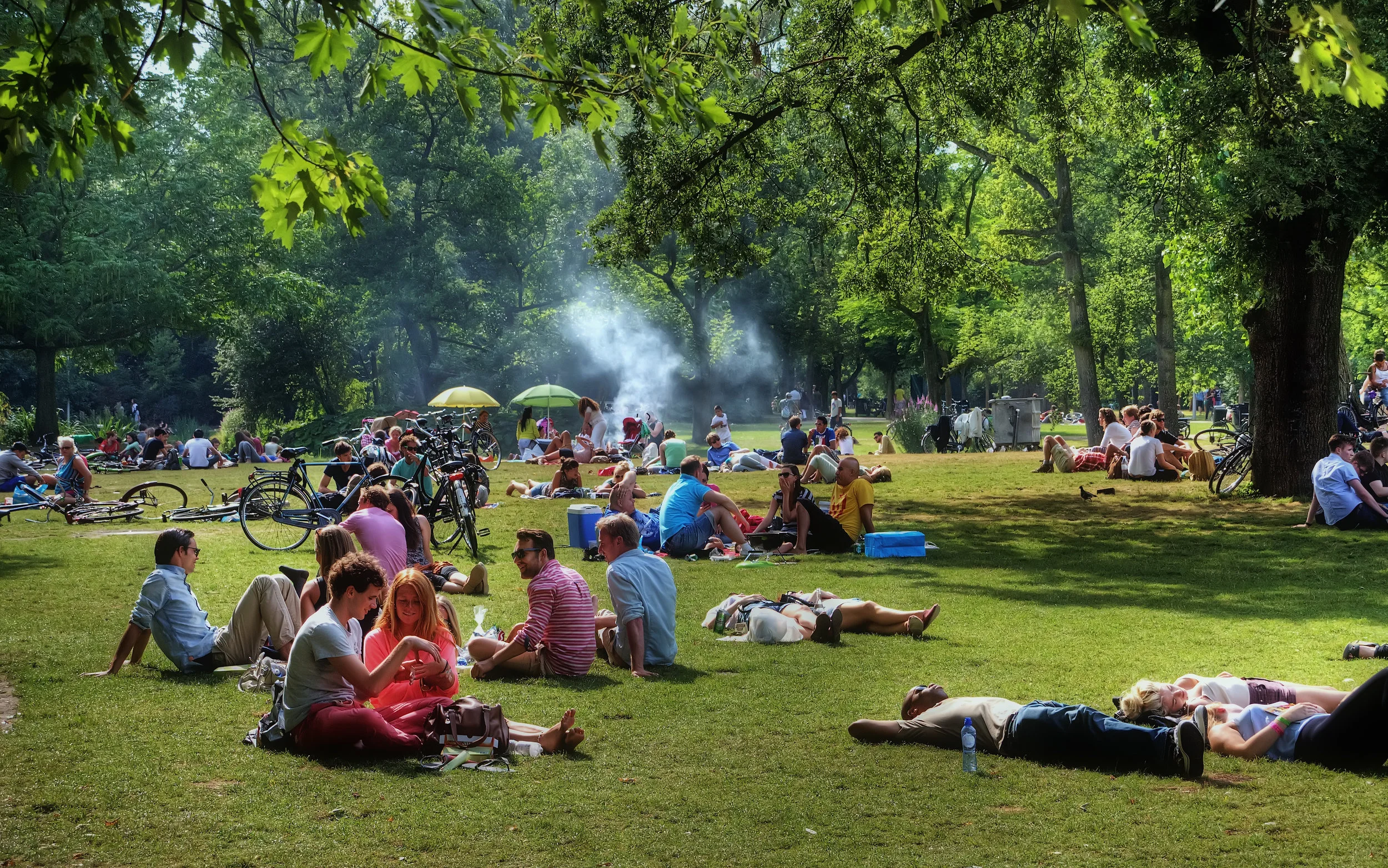 Chilling in the Vondel park is one of the most relaxing things to do in Amsterdam in the summer.