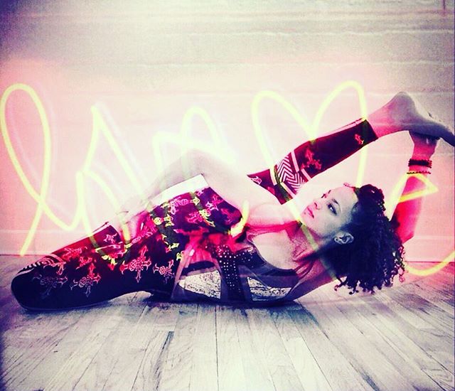It starts within. #love #loveyourself #FireAndFinesse #mindpower #openheart #shapeshifting #infinitypose #bendy #divasintransition #bliss #joy #happy #present #inthemoment #selfcare #selfLOVE #beLOVE #soFLY