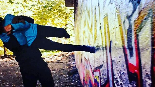 No matter where you find yourself. Keep moving #focused #wallwalking #TooTallToFitInTheFrame Working with the talented @gmugs #salute #thankful #makingMOVES #teamwork #elation #thankful #thirdeye #meditation #action #idomyownstunts #NYC #LA #NM #Chicago #ATL #TenieceDivya