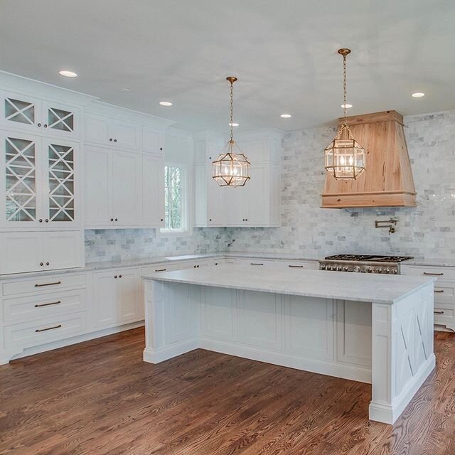 The kitchen is one of the most important parts of the home! What is a must have item in your kitchen? 
#chandelierdevelopment #nashvillehomes #instagramkitchens #nashvillekitchens #kitchensofinstagram #backsplashideas #nashvilletn #kitchendesign