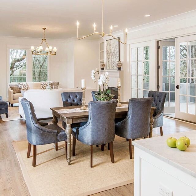 ⁣
A space made for family and friends! ⁣
#chandelierdevelopment #nashvillehomes #diningroom #interiordesign #nashvilleinteriordesign #homelighting #familyandfriends