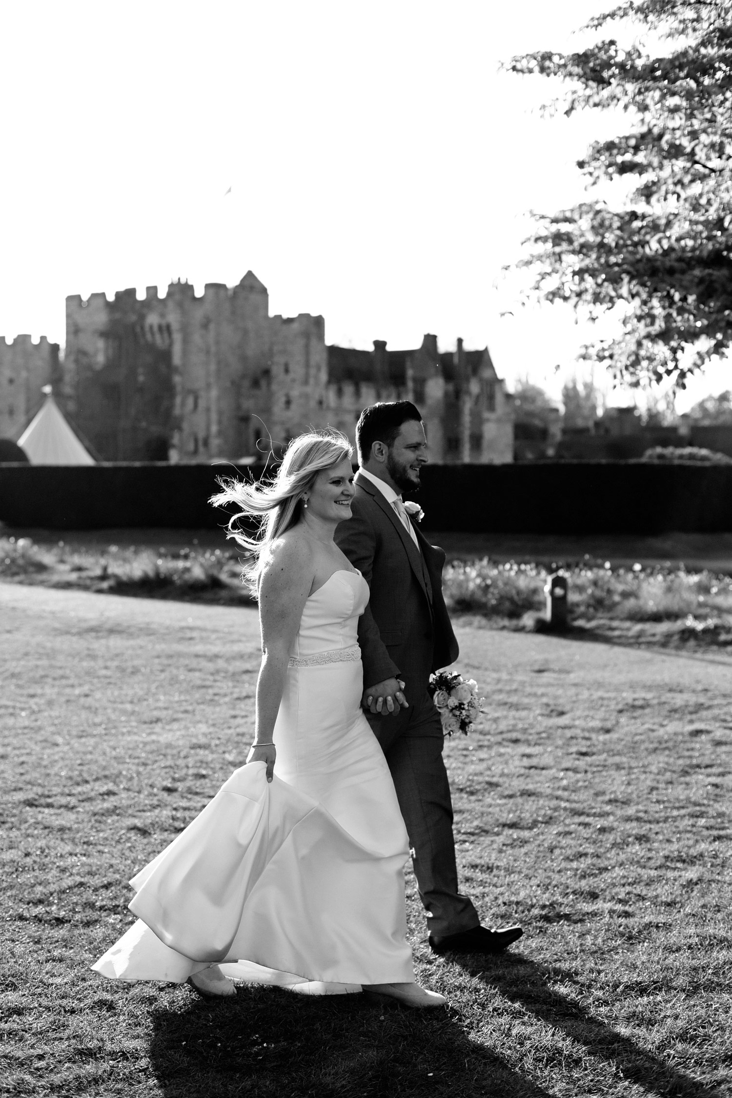 bride and groom at Hever Castle and gardens