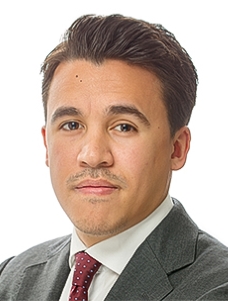 Batih van Leer Senior Associate