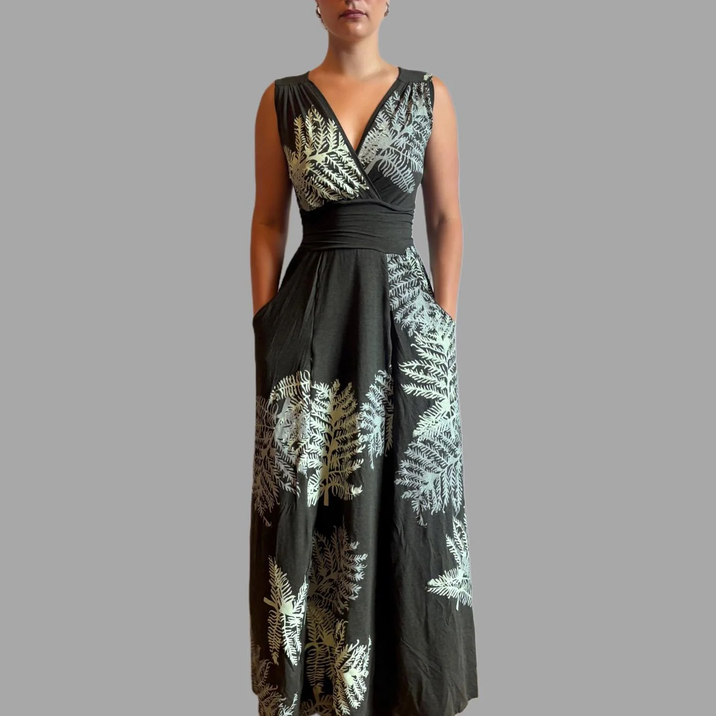 New Summer Collection 

This is our Fern Maxi Dress ⭐️made from our hand printed textile, making each dress truly one of a kind.
Meticulously handmade in our BC studio . 

#shopsmall #handmade #madeincanada #organic #sustainablefashion #canadianmade