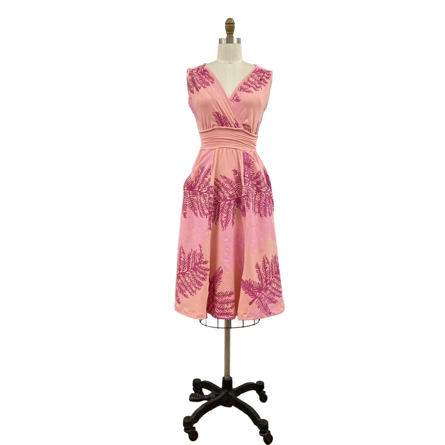 Pretty in Pink 🌸 Fern Sundress in Blush . 

Hand-printed and hand made right here in our studio . This dress is available in 8 sizes , 2 lengths and 5 more beautiful summer colours . 

#madeincanada #ethicalfashion #sustainablymade #shopsmall #summe