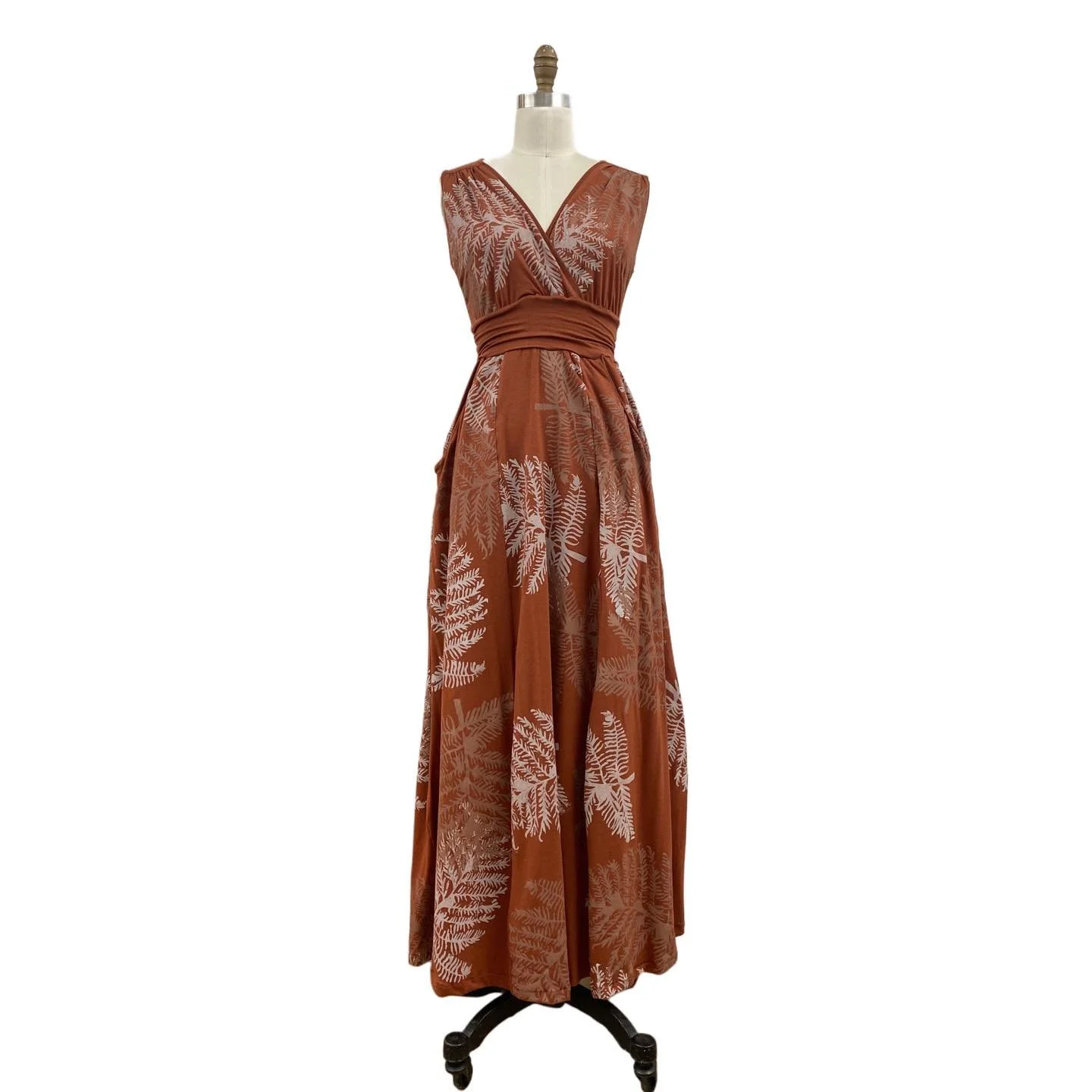 Our Fern Maxi Dress in Toffee 🍂⭐️🍂

Each one is hand made right here in our studio,  out of our hand printed organic textiles. This makes every dress truly one of a kind .  Available in all 8 sizes - and several other colours . 

Proudly handmade i