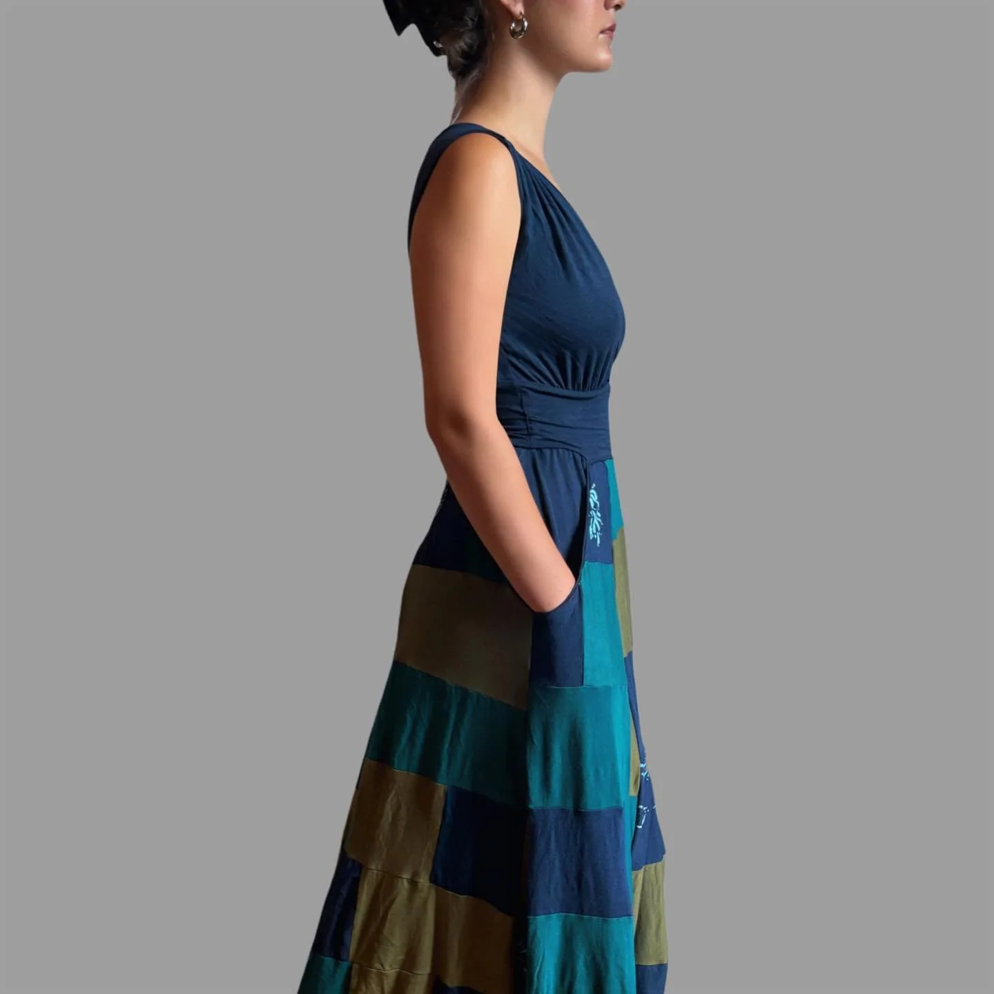 The Story of our Zero Waste Maxi Dresses ⭐️⭐️
We aim to be Zero-Waste at Lilikoi. 
A few times a year we process the  voluminous amount of scrap fabric leftover from our production processes. Fabrics are printed, dyed and solid. Out of this overwhelm