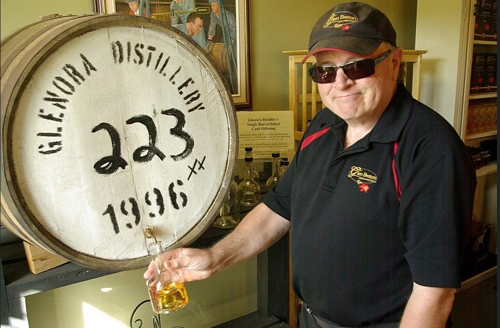 🥃 Ever fancied pouring your own dram straight from the cask? At our gift shop, you can do just that. Choose from our current selection:
A bold 21-year-old peated whisky at 62.3% alc/vol
A rich and refined 23-year-old at 61.7% alc/vol
A rare and dist