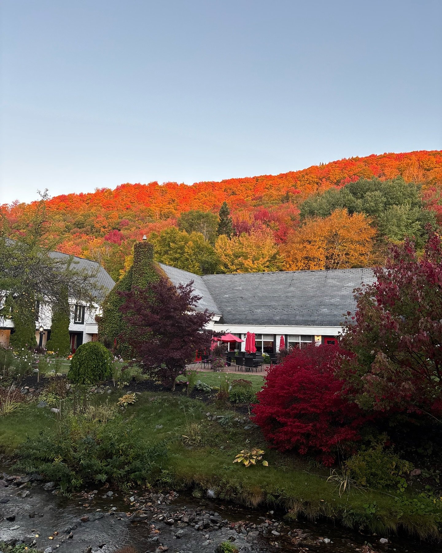 Not many get to distill single malt whisky with this view!! #glenoradistillery #glenbreton #capebreton #fallforcapebreton #nsleafwatch #singlemaltwhisky #whiskywithaview #whiskydistillery #whiskywednesday #autumn #imagesofcanada #canadianwhisky #craf