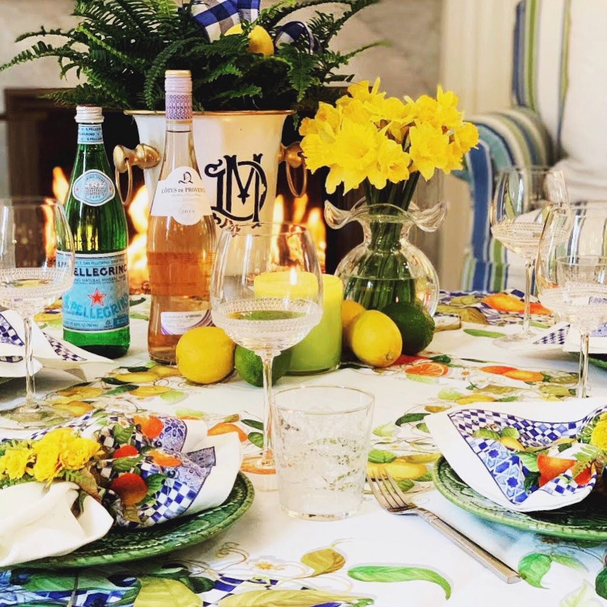 Happy first day of spring! 🍋 #interiordesign #springtime #tablescapes