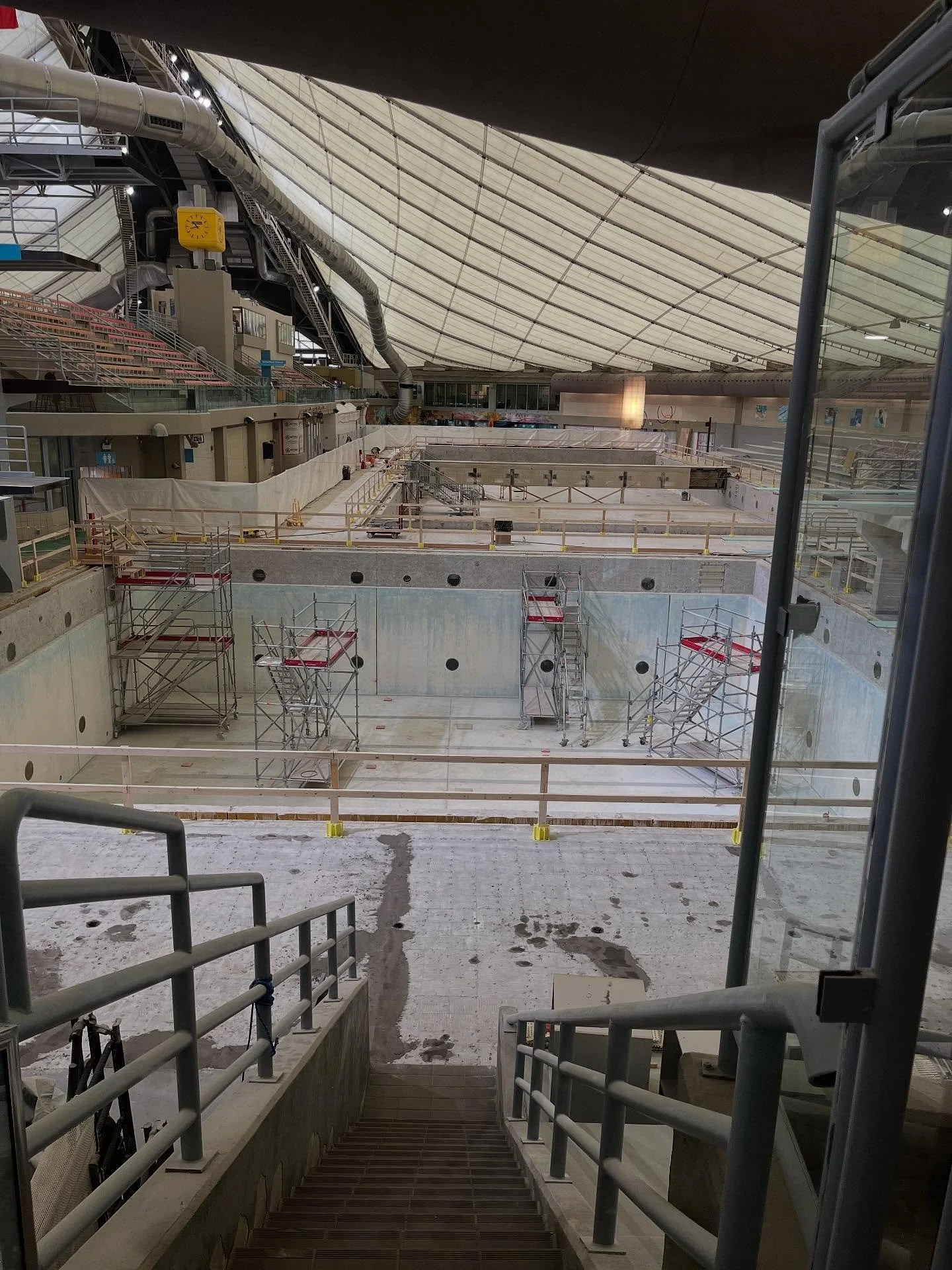 🏊&zwj;♂️ 🏊&zwj;♀️ 
A rare perspective when the pools are empty. We are excited for the outcome of the LEAP Project and when the pools are filled with water and swimmers again! 🐠 

#swim #modernpentathlon