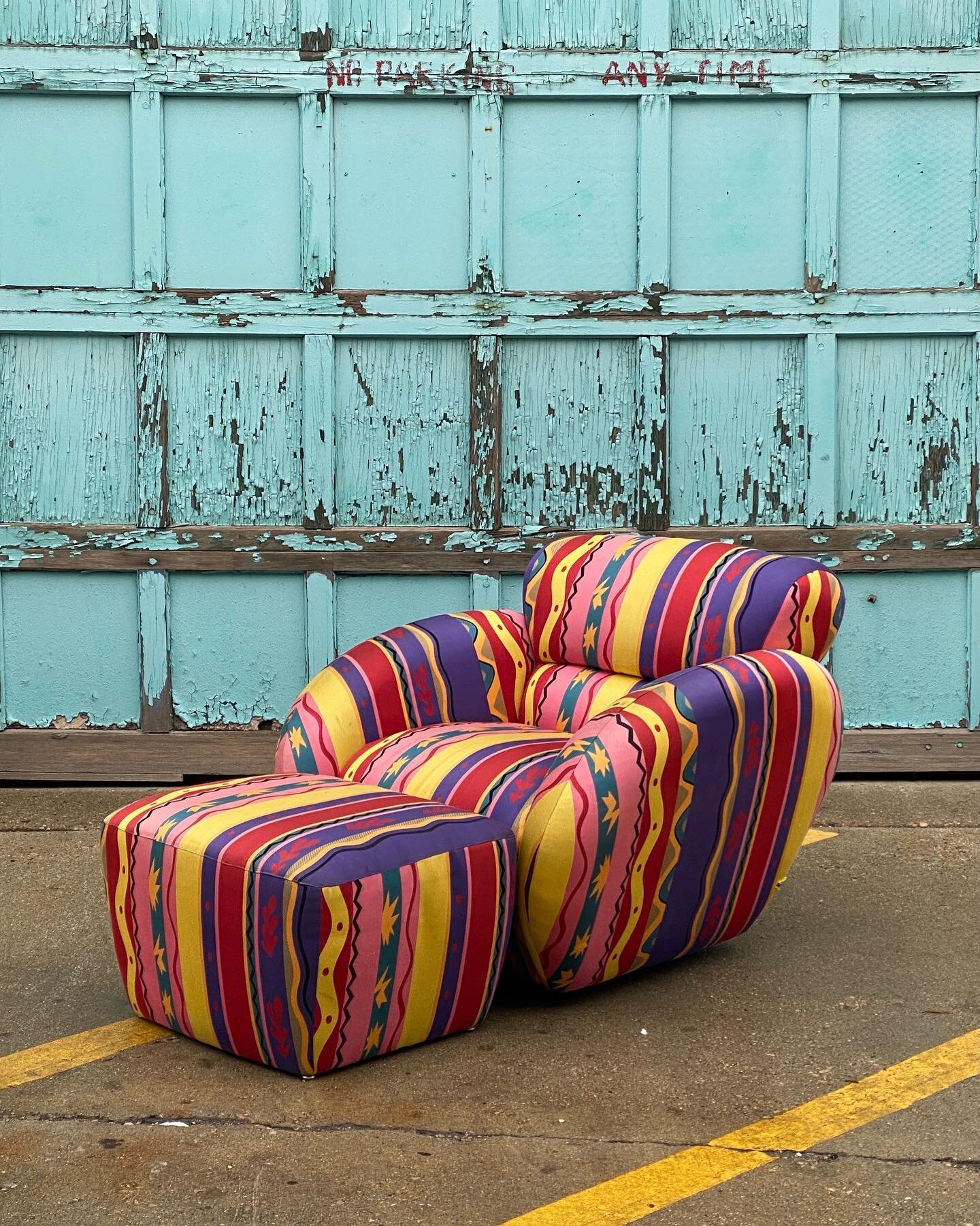 ((SOLD)) &mdash; Directional lounge chair and ottoman &mdash; It spins, it&rsquo;s funky and it&rsquo;s got a small 2inch tear near the back. It was headed to the upholsterer, but I took a wrong turn 🤷&zwj;♂️