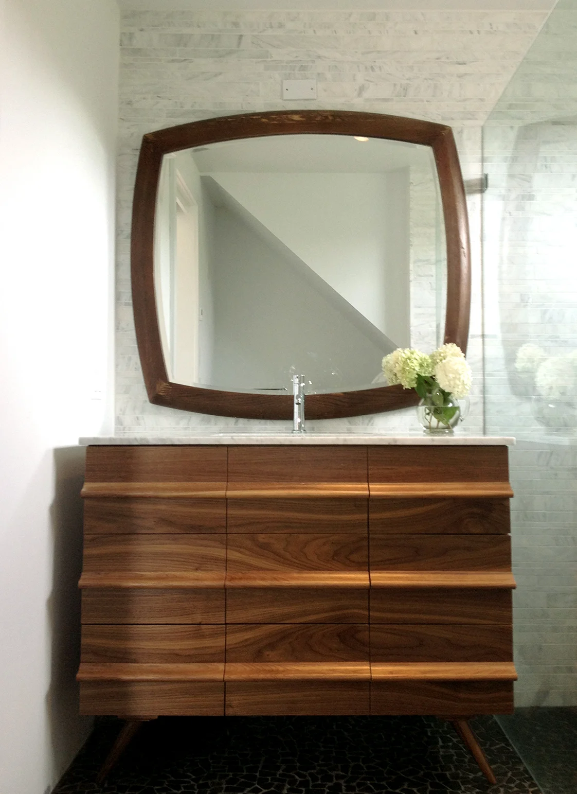 vanity redone3.jpg