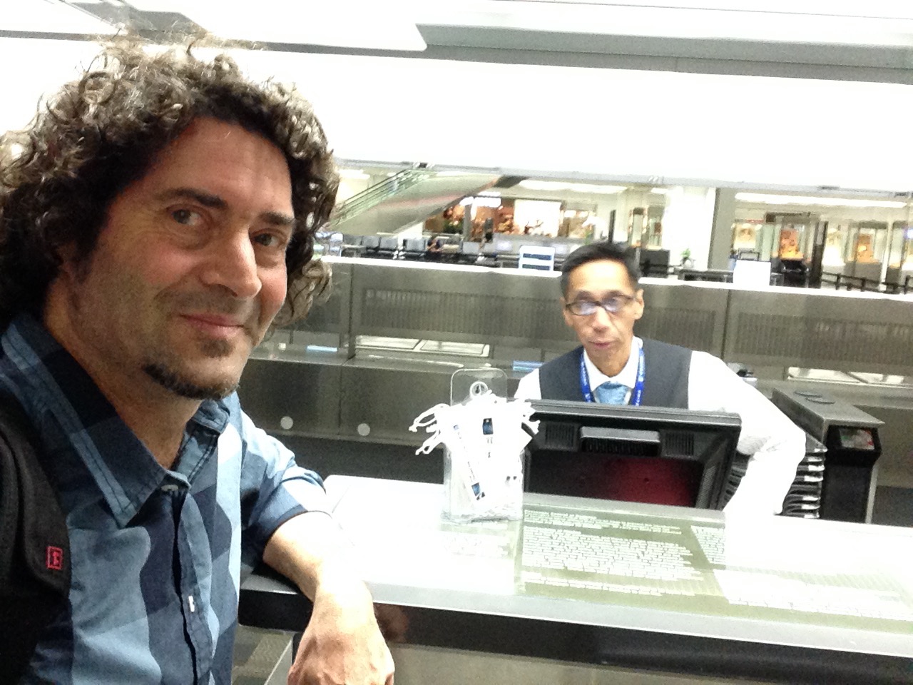 Ken @ SFO, waiting for his red eye to Cancún.
