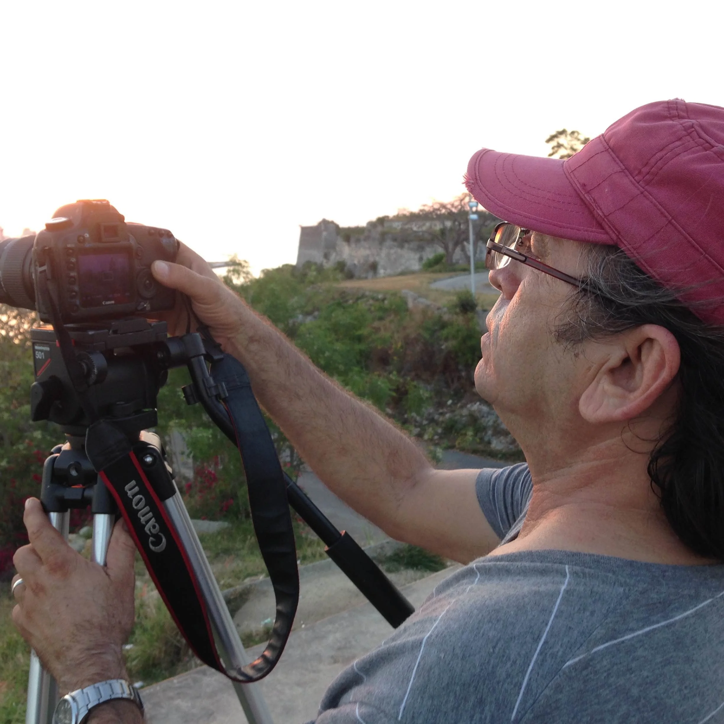 Rafael Solis at work documenting photographer Ivan Soca.