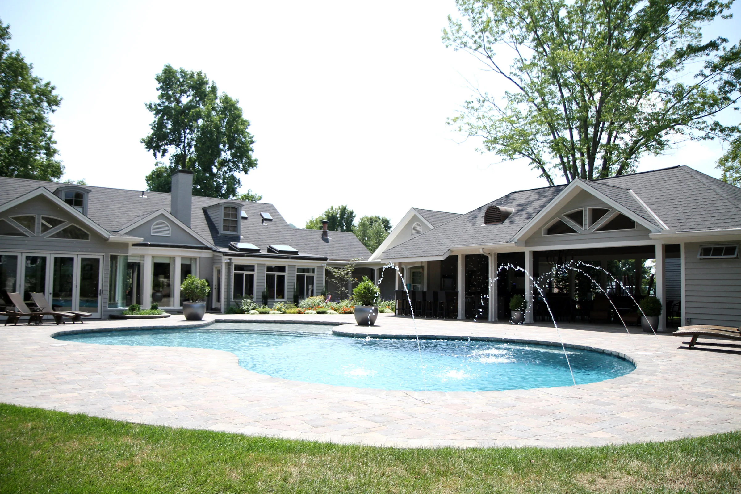 'O' Pool and Outdoor Living Area