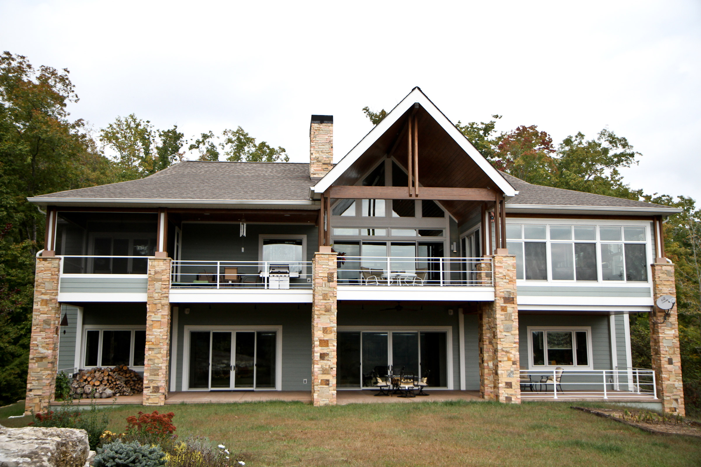 WOCC-ResidenceCenterHillLake1_64.jpg