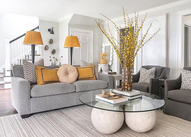 One last look for good measure ✨ // thank you @mlinteriorsatl for putting a spotlight on our favorite shade of yellow....ochre, we adore you❕
&bull;
&bull;
&bull;
&bull;
&bull;
&bull;
#klightinteriors #mlinteriors #ochreinteriors #livingroom #livingr