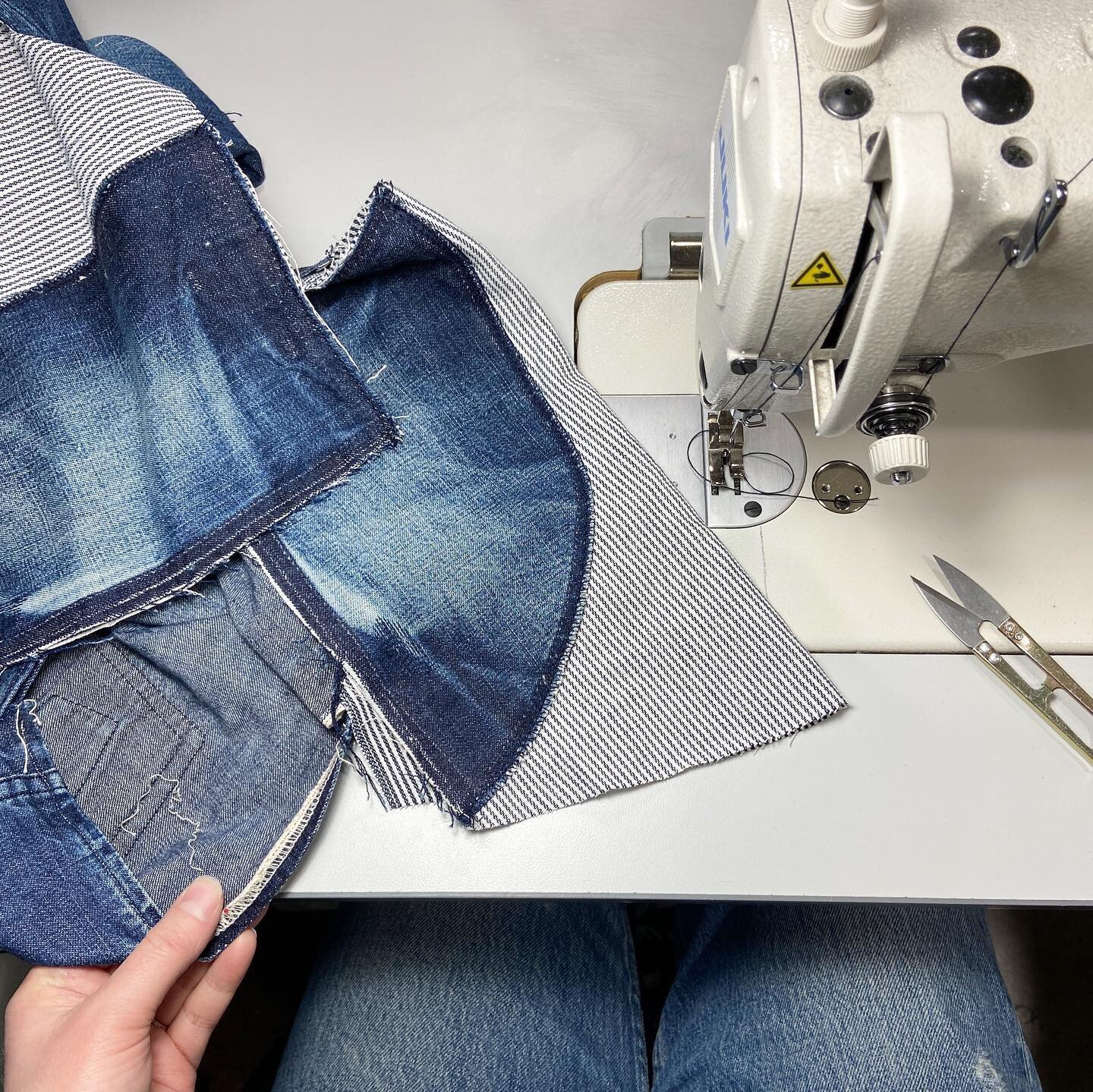 Slowlyyy gettin back into it, can&rsquo;t keep me away! 👹 I love how much more special a pair of jeans is with custom pockets, and when your pocket damage is severe a replacement is a great way to extend the life of your jeans. 💙 These lightweight 