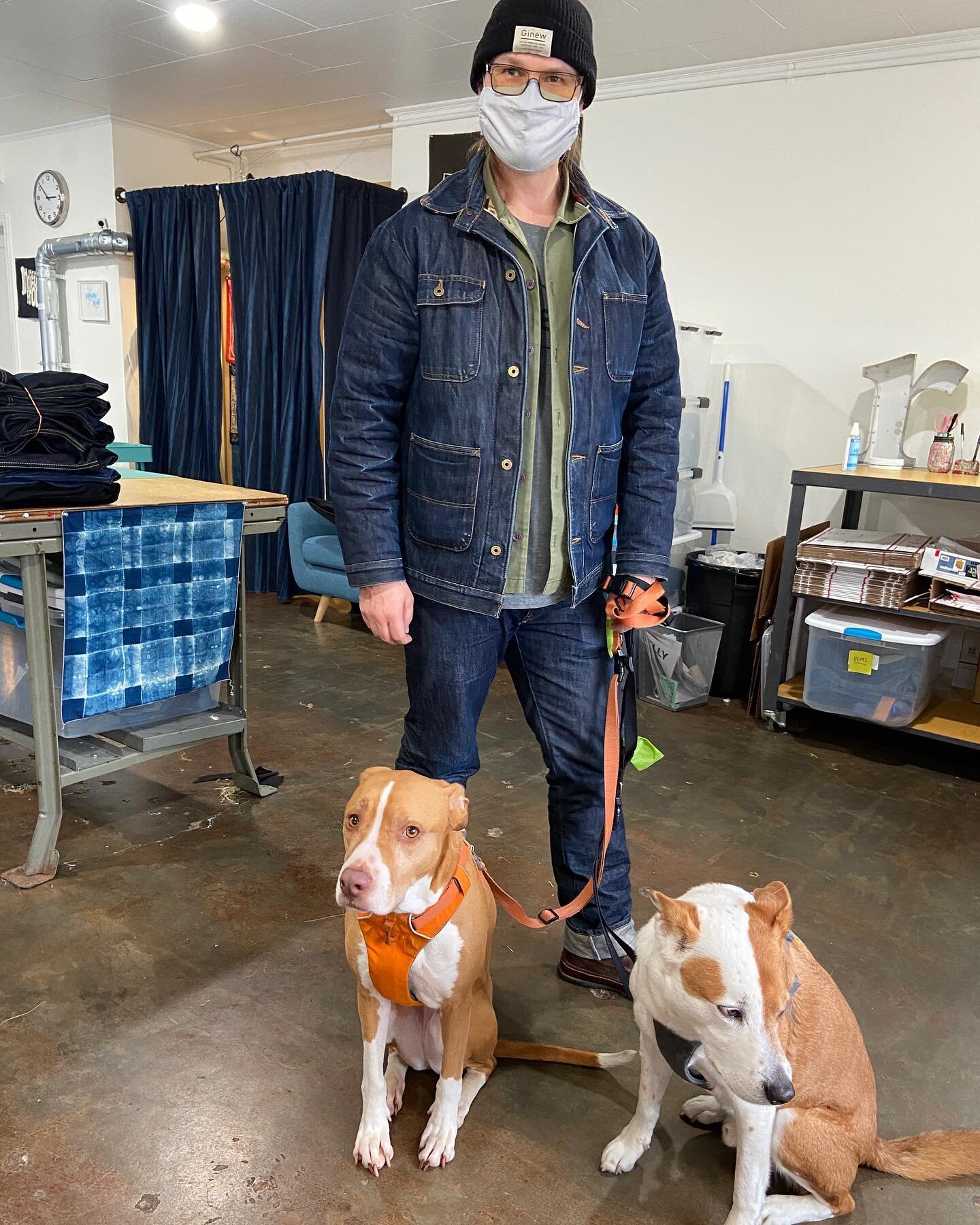 Erik, pippa and stinky came by for some quick hems and a preview of some new @ginew_usa jeans 🤩 It&rsquo;s lookin real good guys - custom Nihon Menpu denim with tons of character and texture! Fading sample is killer too, based on an actual pair Erik