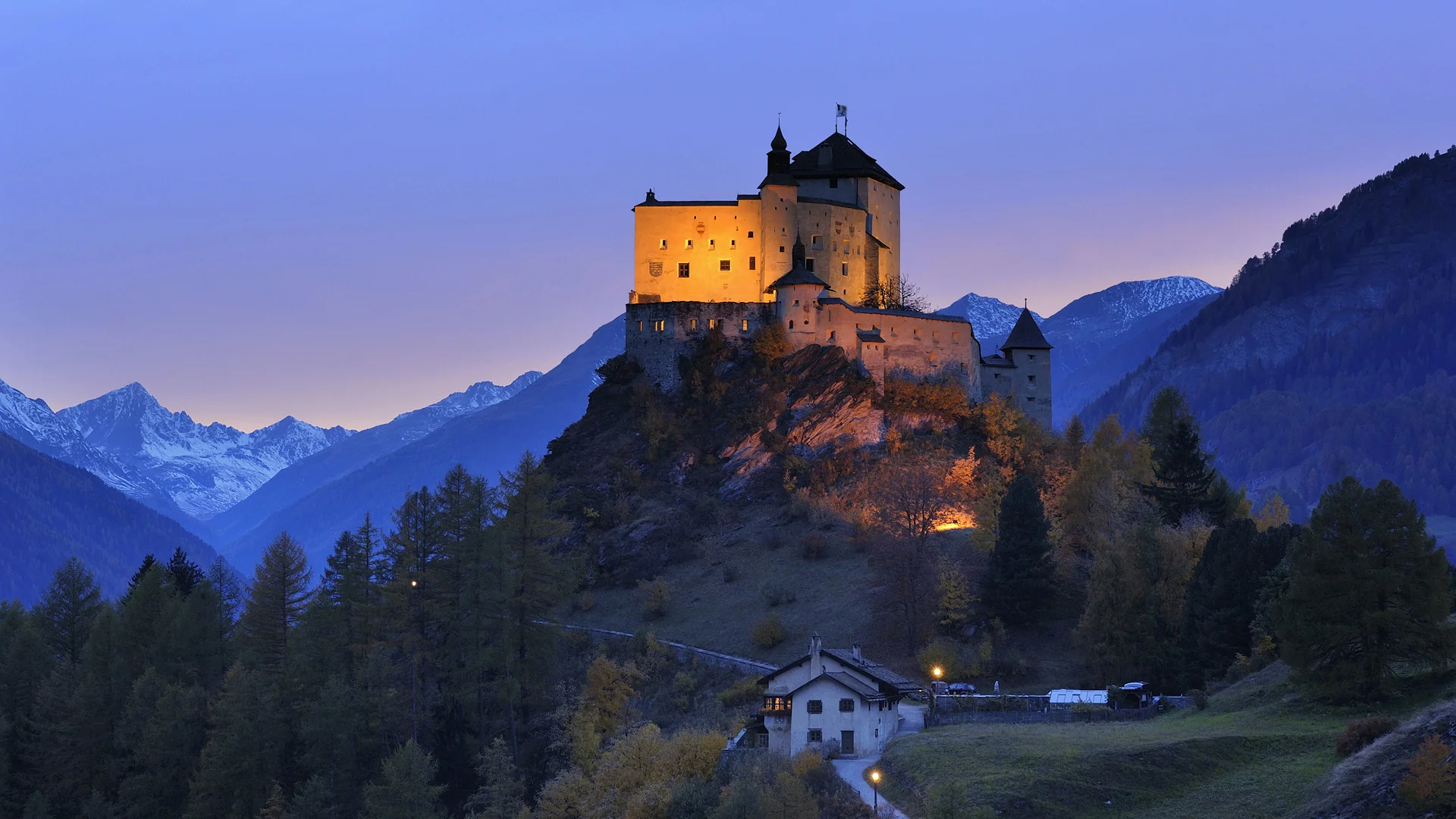 tarasp-castle-engadin-switzerland-by-luca-da-ros.jpg