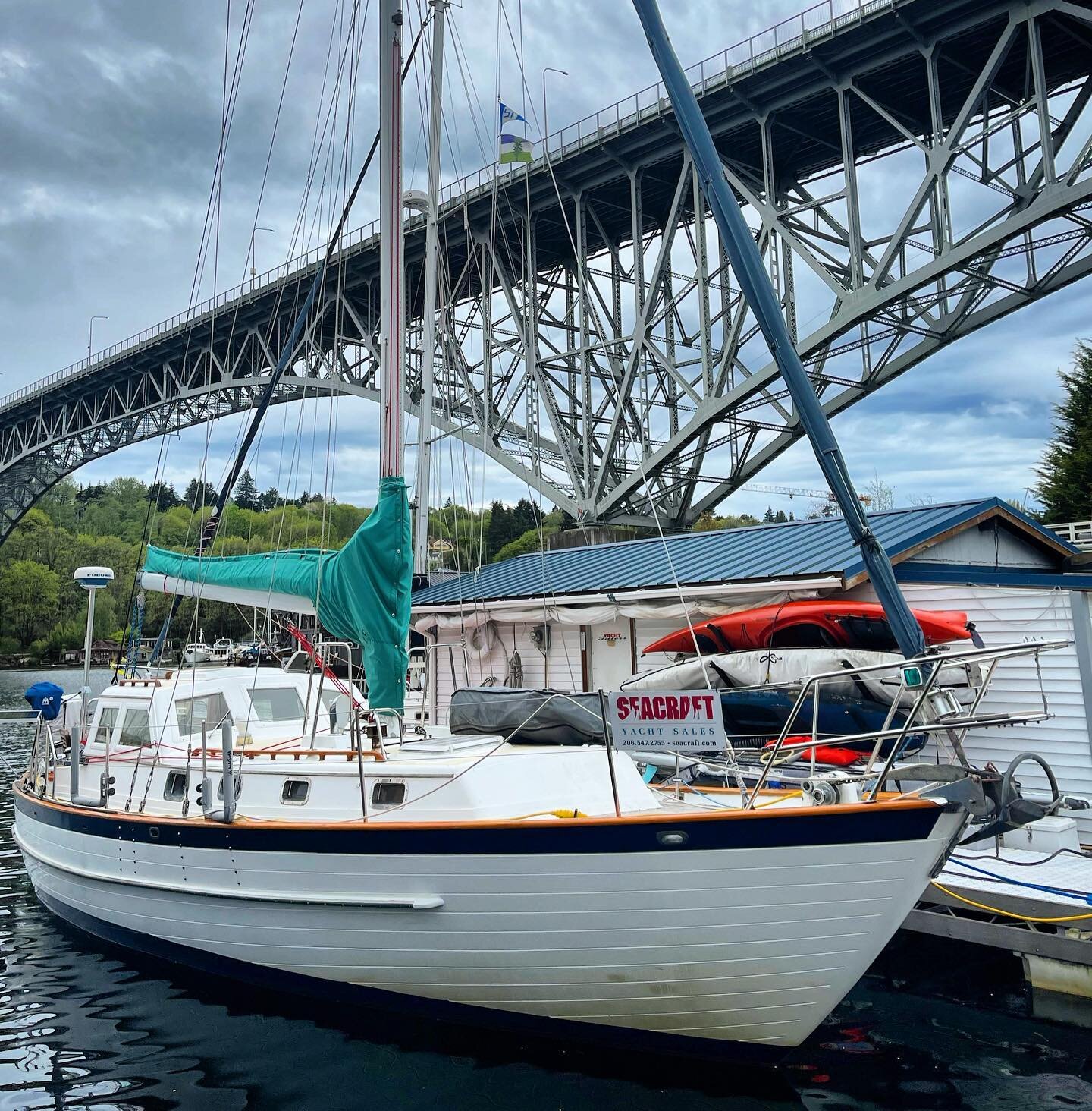 Bluewater beauty.
Now in Seattle.
Exclusively through @seacraft_yachts 
Under the Aurora bridge.

DM for appointment!

#seattleyachts #seattleyachtssales #seattleyachtbroker #pacificseacraft #crealock #crealock37 #seattlesailing #pnwsailing #pnwyacht