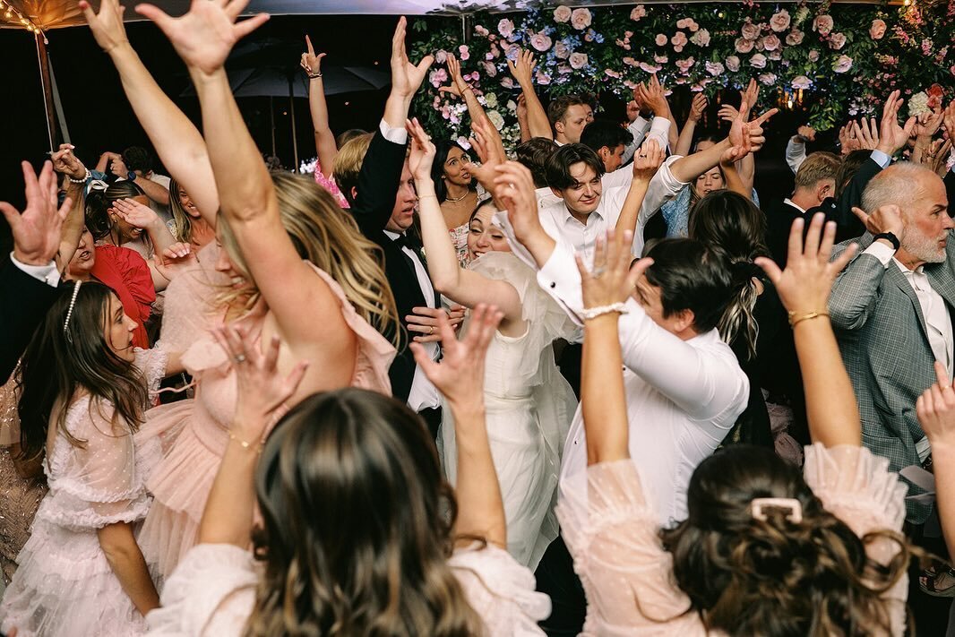 Such a fun wedding at @lacailleutah @lacailleweddingsandevents . Thanks to @hailphotoco for the shots :) and great planning @brittwarnickdesigns 
.
.
.
.
@utahlivebands @rachel.phipps.portfolio #danceparty #weddingcelebration #lacaillewedding #lacail
