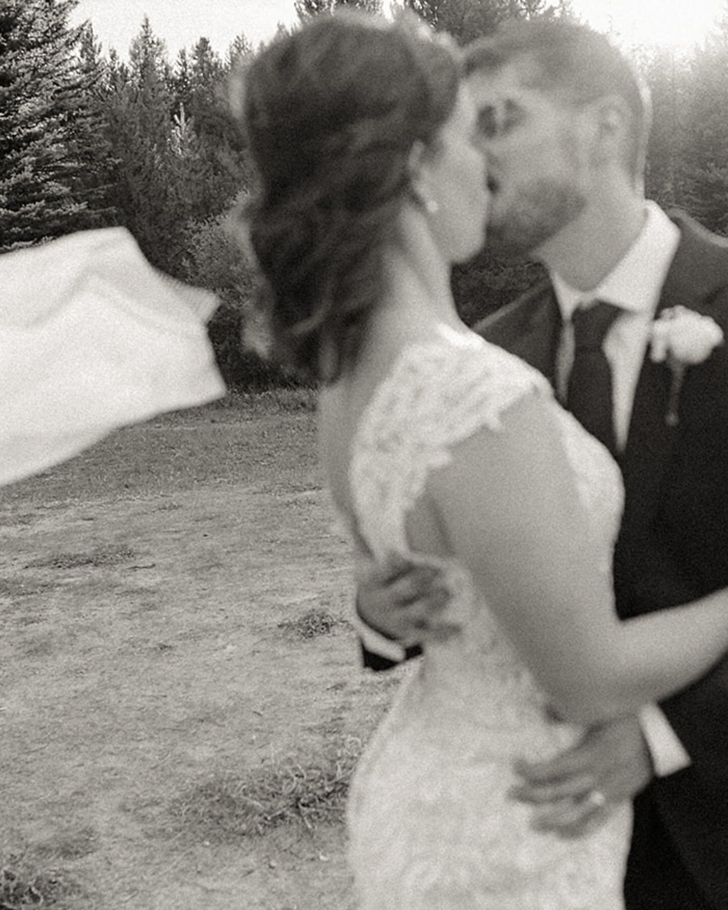 Hannah and Gio had an intimate ceremony at Windy Point Campground in Dillion and it was the perfect set up. We started at their Airbnb in Breckenridge and then headed over to the lake for the ceremony and toasts. A few sunset photos before they all h