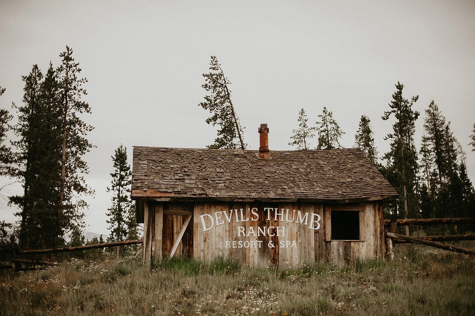 Devil’s Thumb Ranch Wedding Venue: Expert’s Guide