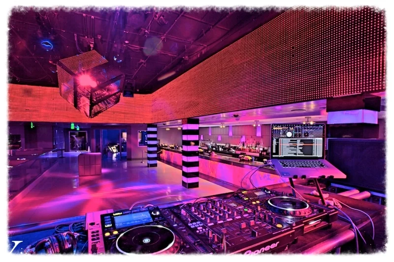 Night clubs / Club Nocturnos Alakran Entertainment in associacion with Topete sound has you hooked up with lighting and pro sound for your Night club, Profesional DJ'S , Popular bands and Singers, Publicity, Night club enviroment, Security Guards and more. You will not be dissapointed.