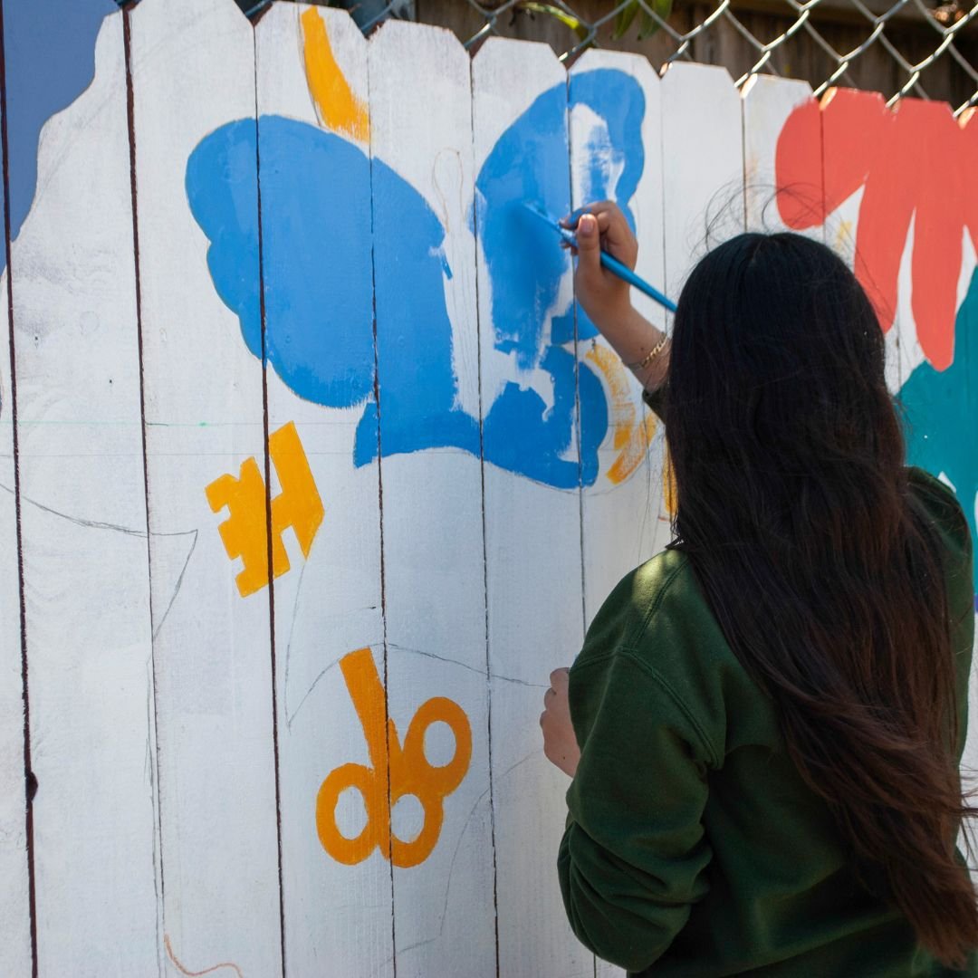 Check out the amazing art skills of our middle school students with our new Mural elective! With the guidance of Mrs. Fresnoza, they are painting a stunning mural on our schoolyard fence, and we can't wait to see the result. Stay tuned for the final 