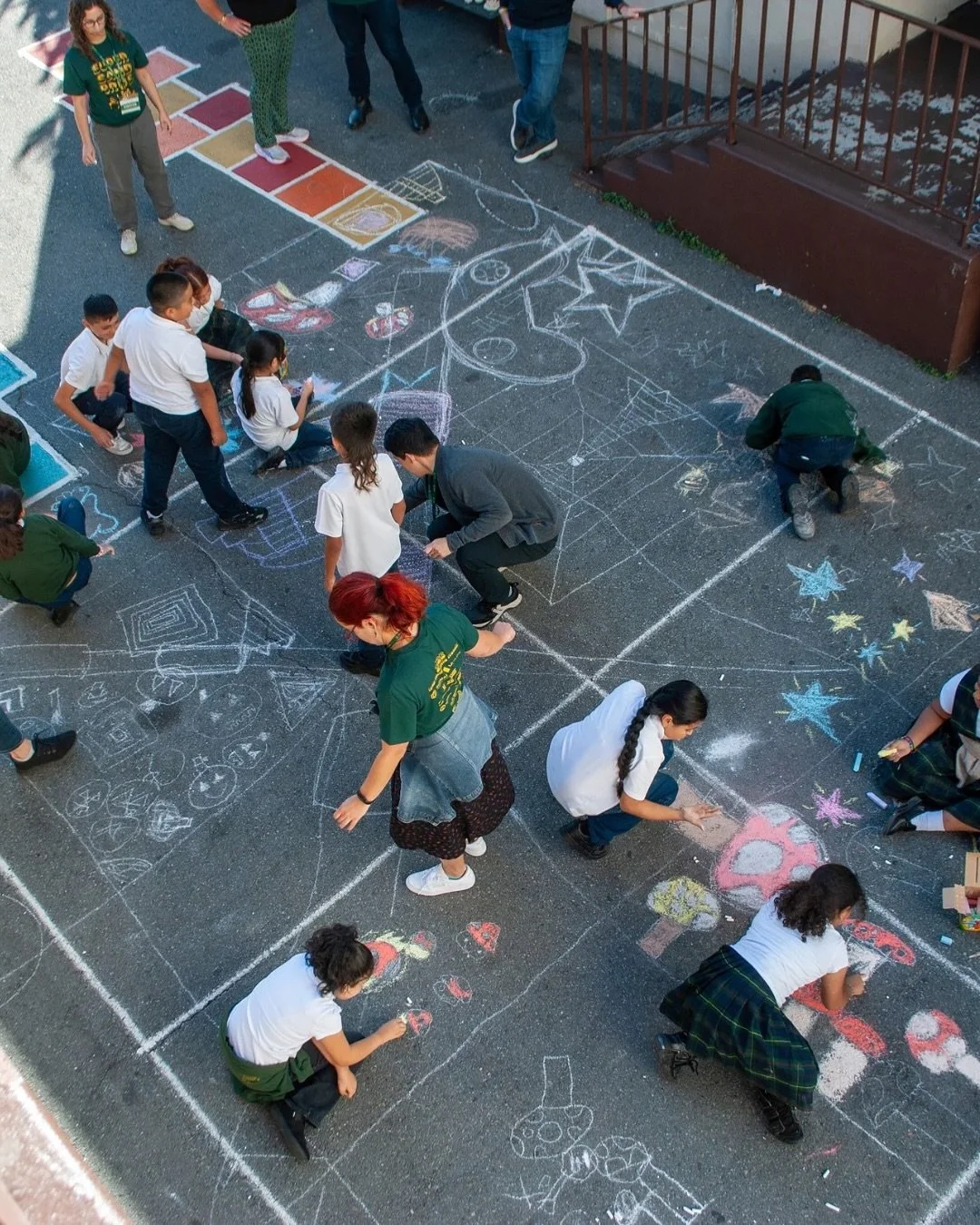 #WhatsUpWednesday 💚💛

Our 4th &amp; 5th graders took their sandcastle ideas to the next level this week! 🏖️✨

After creating clay models, they brought their visions outdoors &mdash; sketching their sandcastle designs in chalk across the school yar