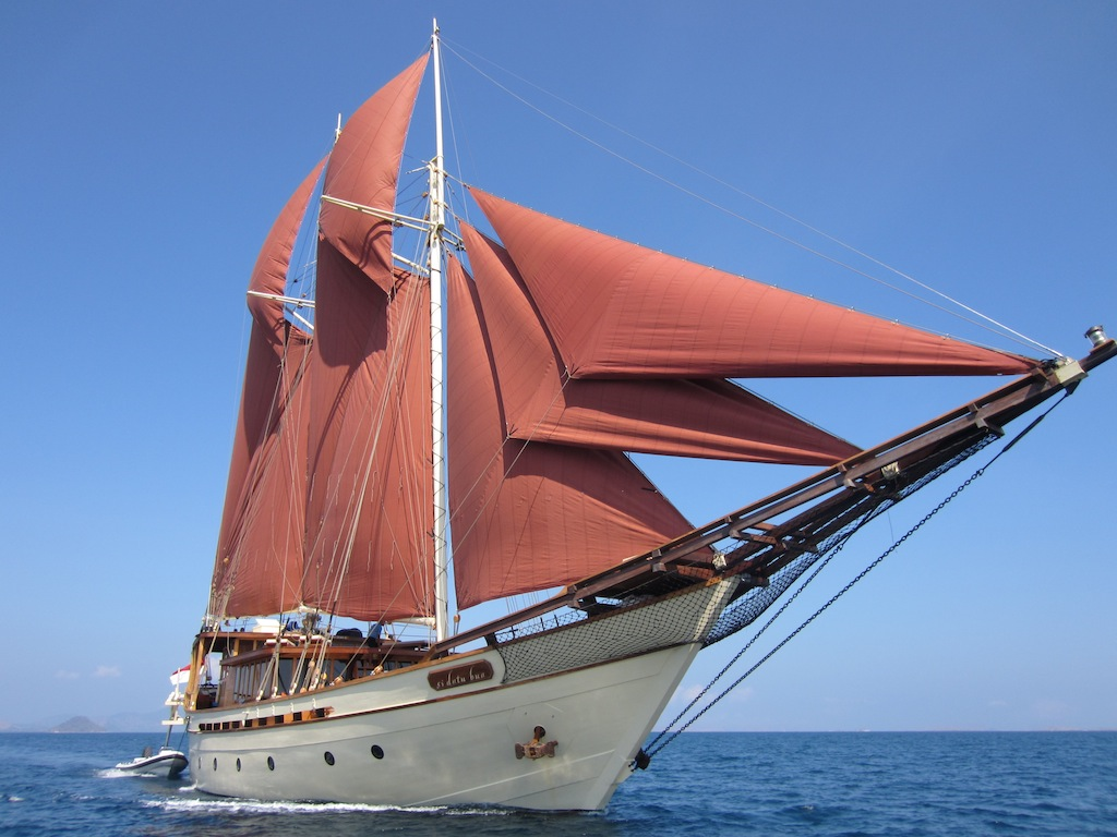 Ultimate Indonesian Yachts_Si Datu Bua_main.jpg