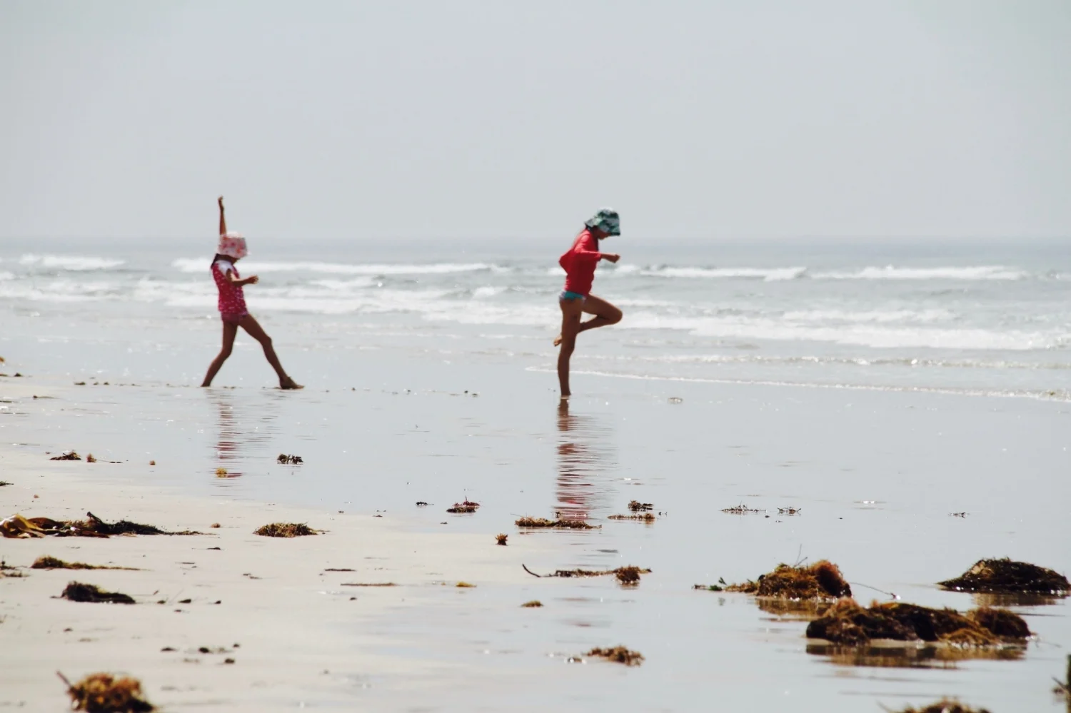 girls_beach.jpg
