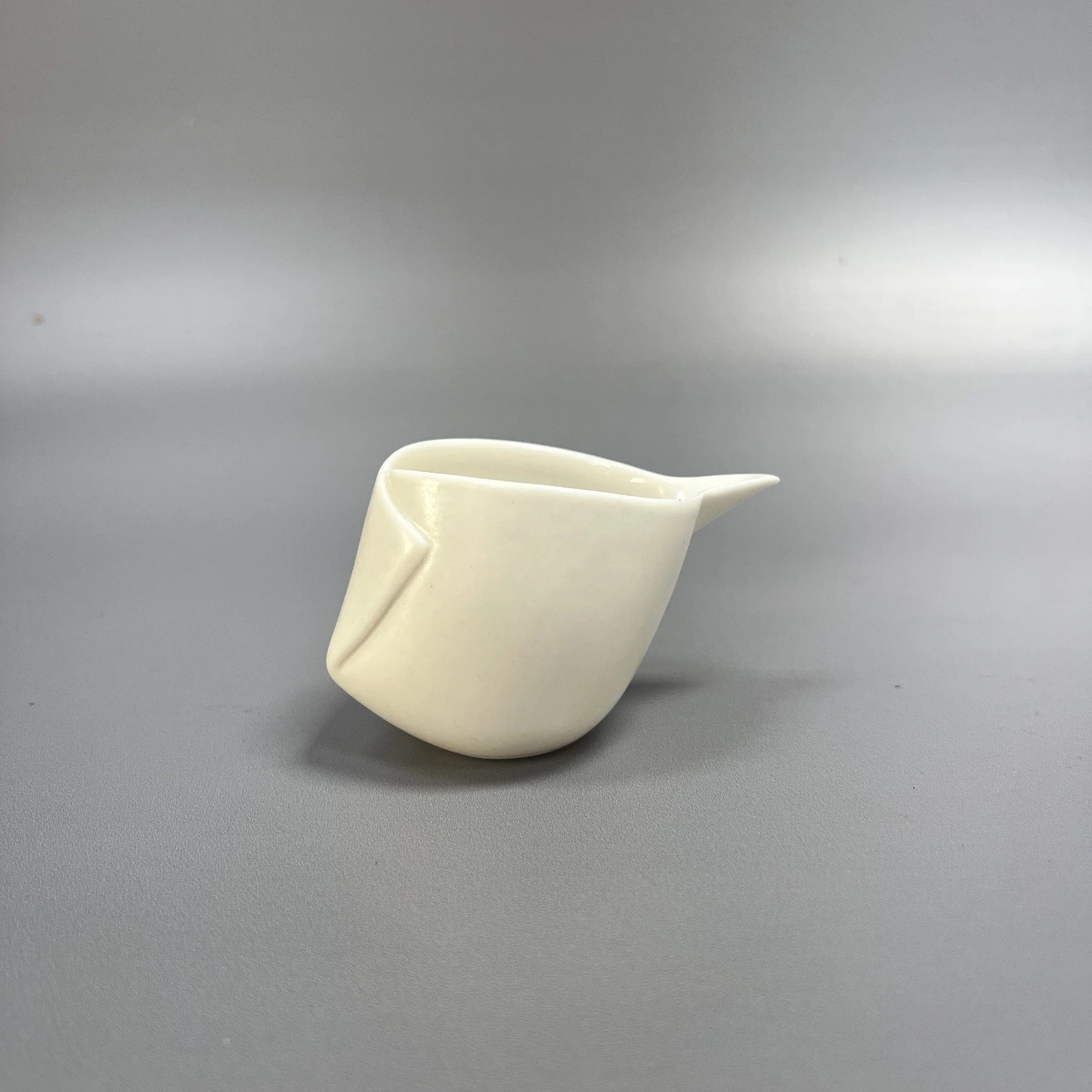 Folded pourer in white #2 (small)