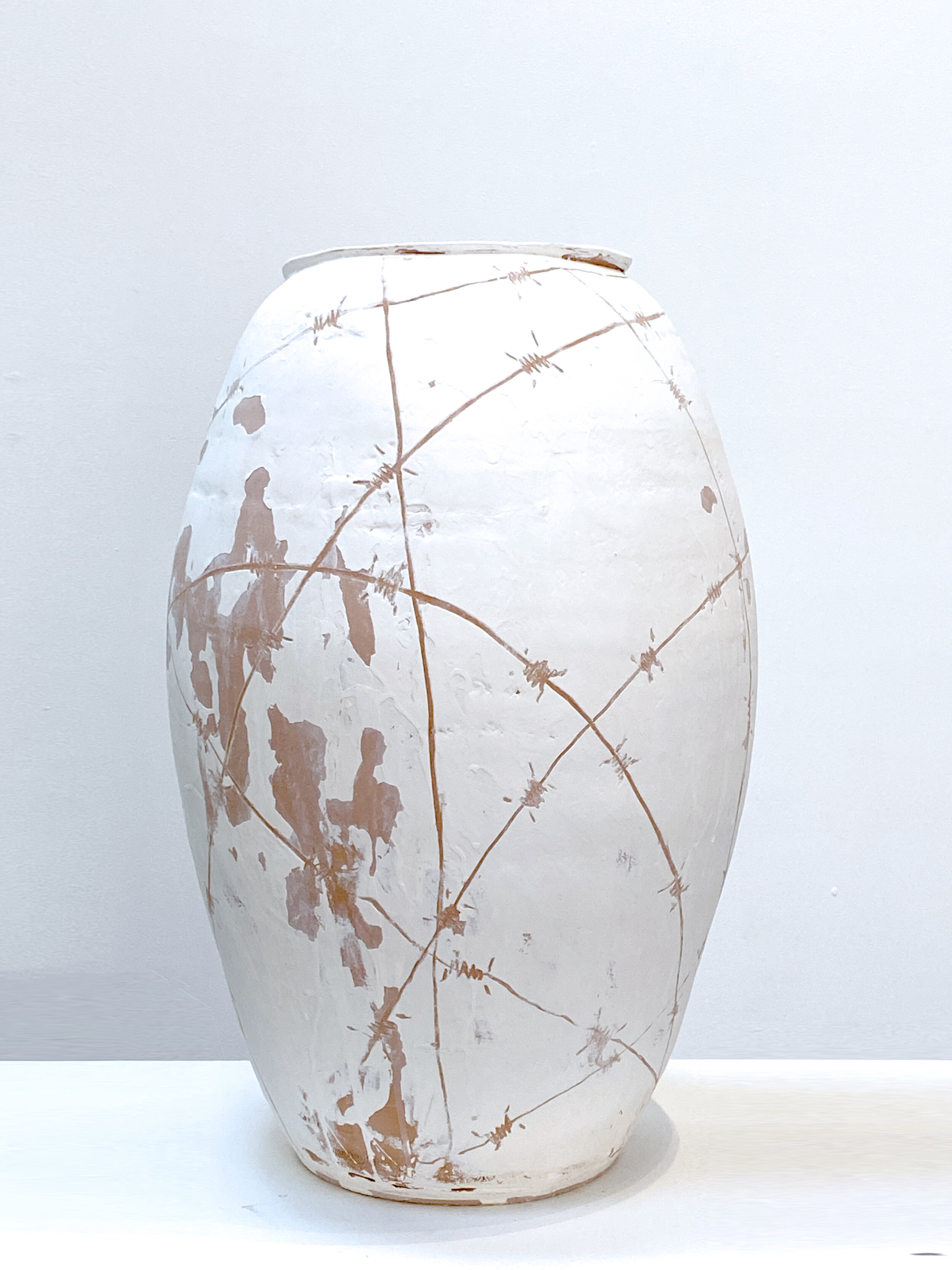   Untitled (Barbwire) , 2020 terracotta, slip, engobe 67 x 40 x 40 cm 