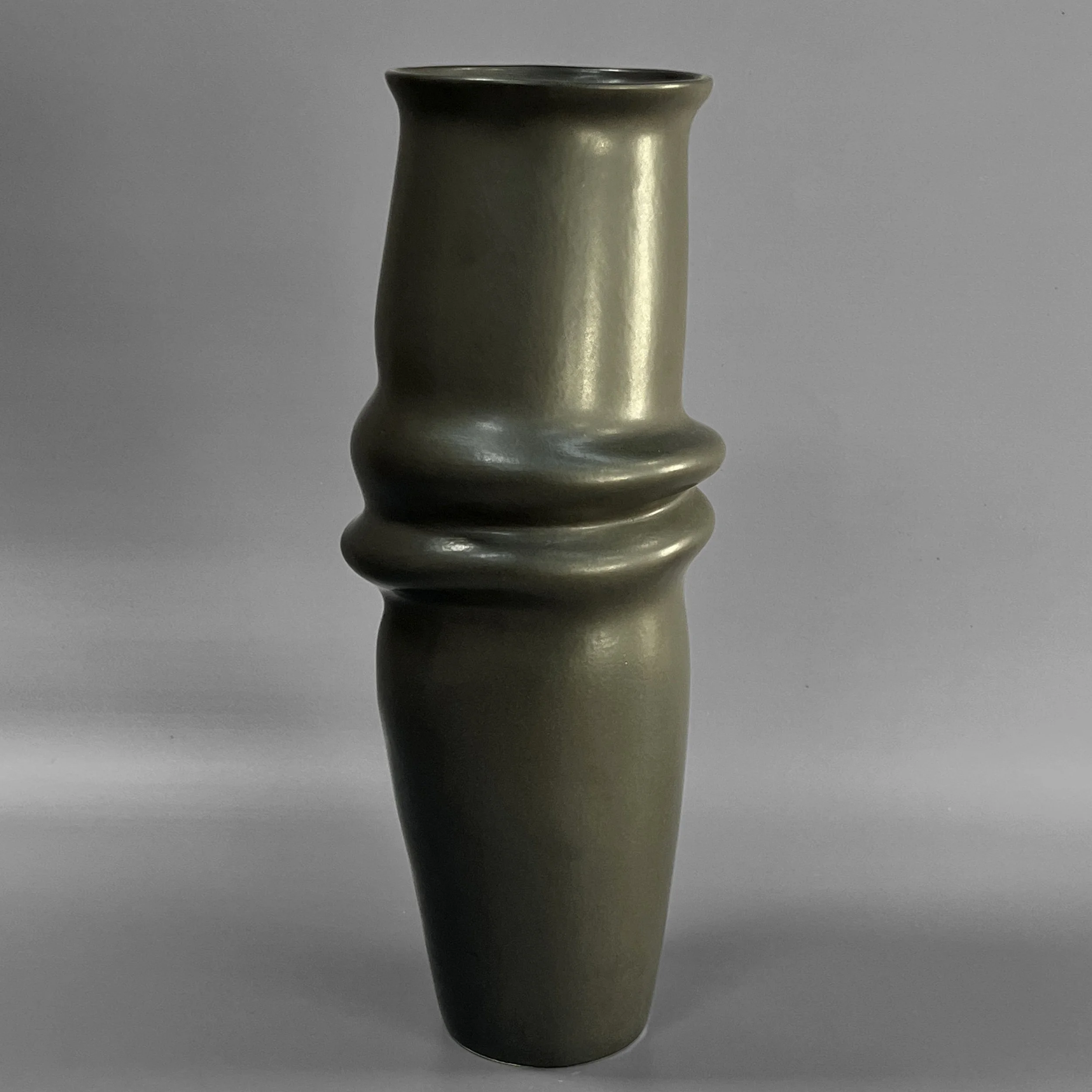 vanessa-lucas-undulata-vase-stone-2-5.jpg