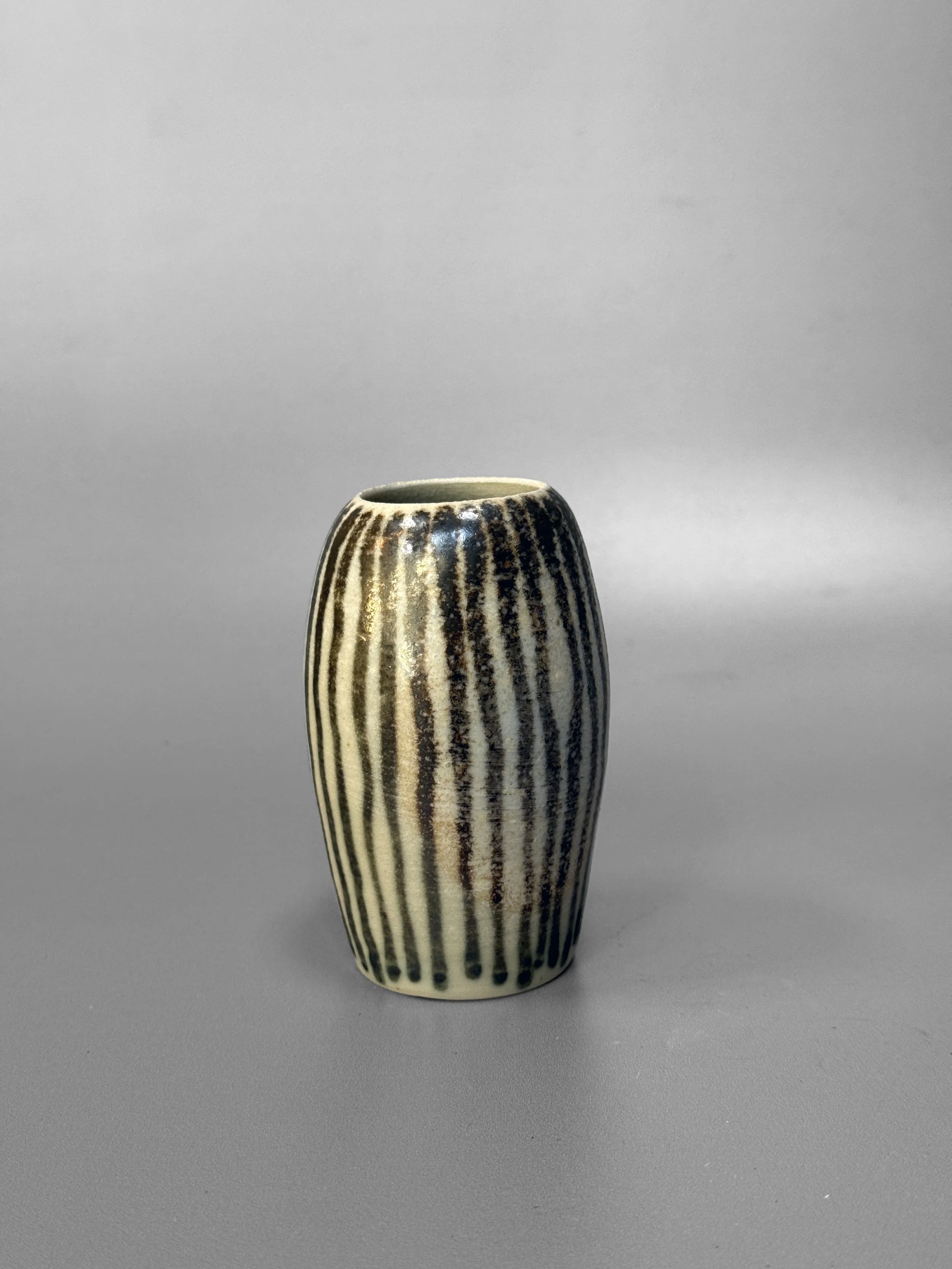 sandra-bowkett-line-small-vase-1-2.JPG