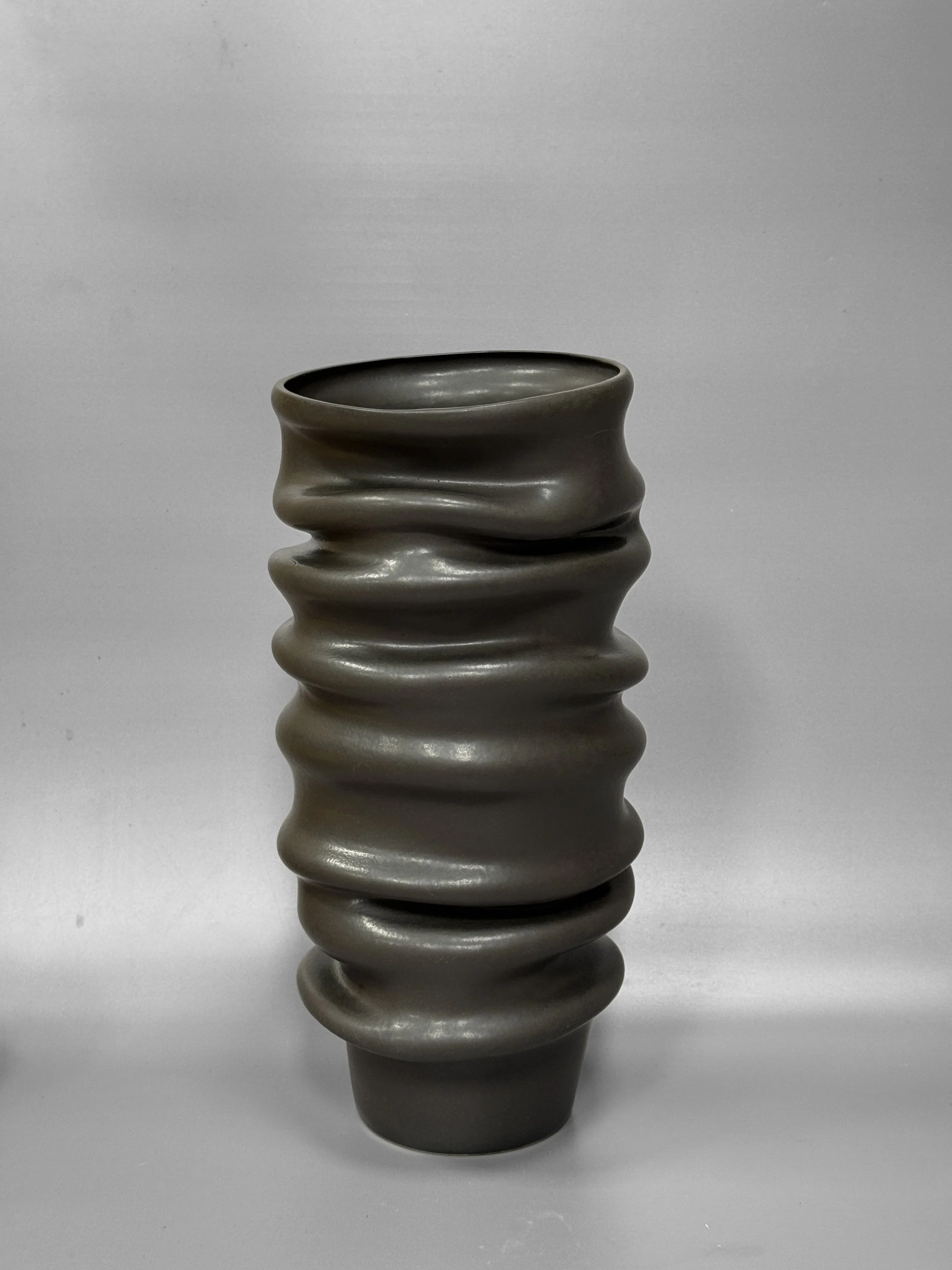 vanessa-lucas-undulata-vase-2.JPG