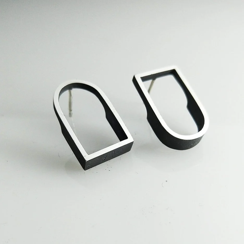 rachael-grigulis-outline-series-arch-earrings-2.jpg