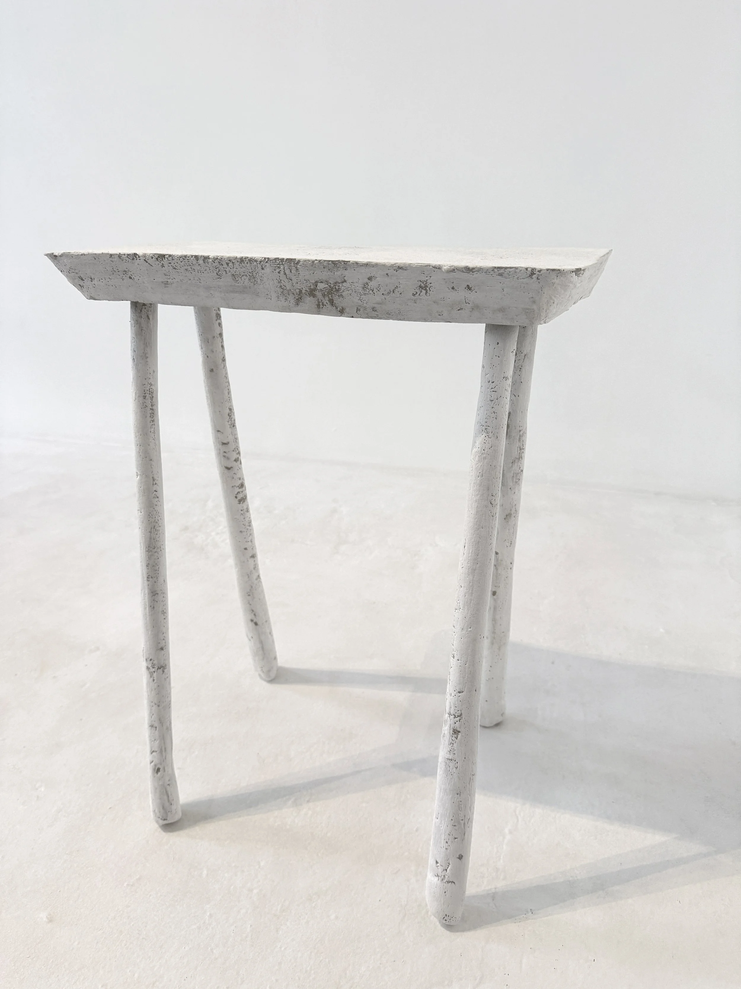 Chamotte clay table