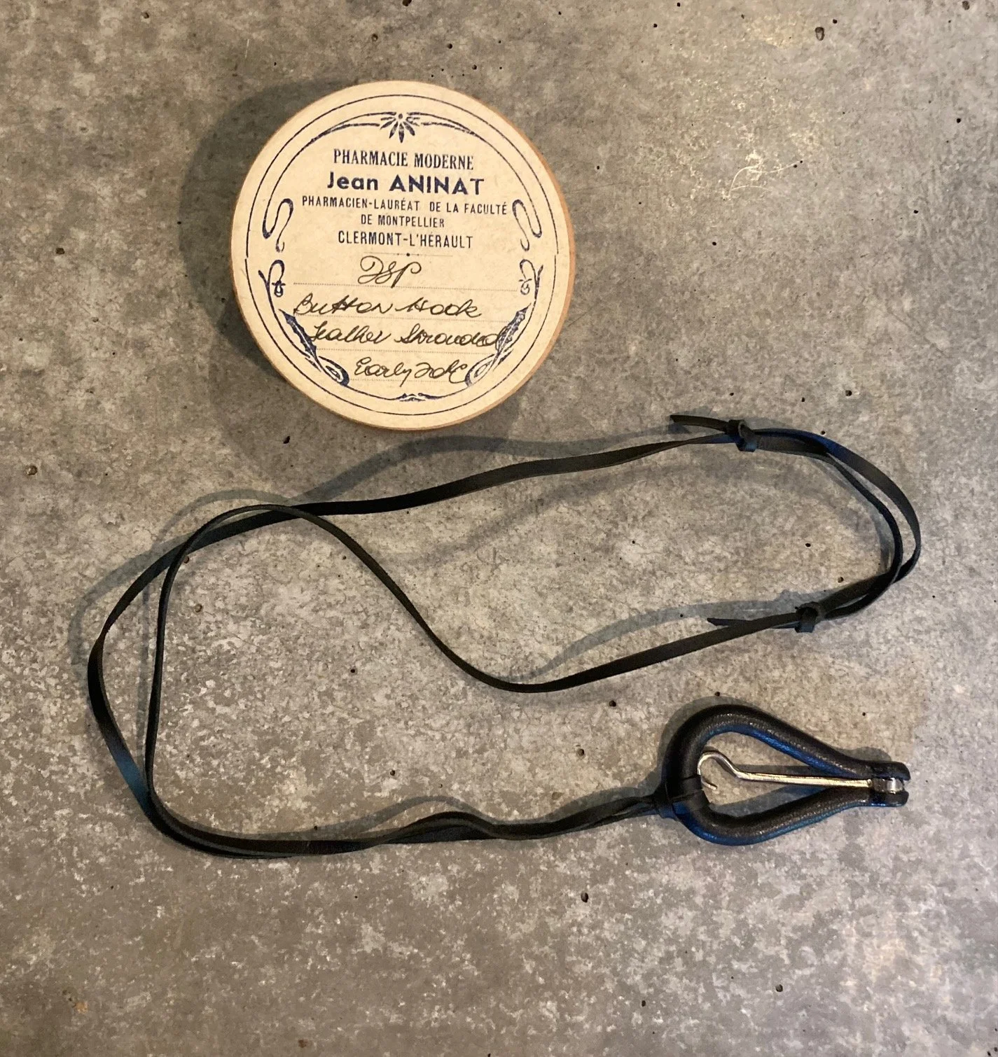 Button hook leather shrouded neckpiece