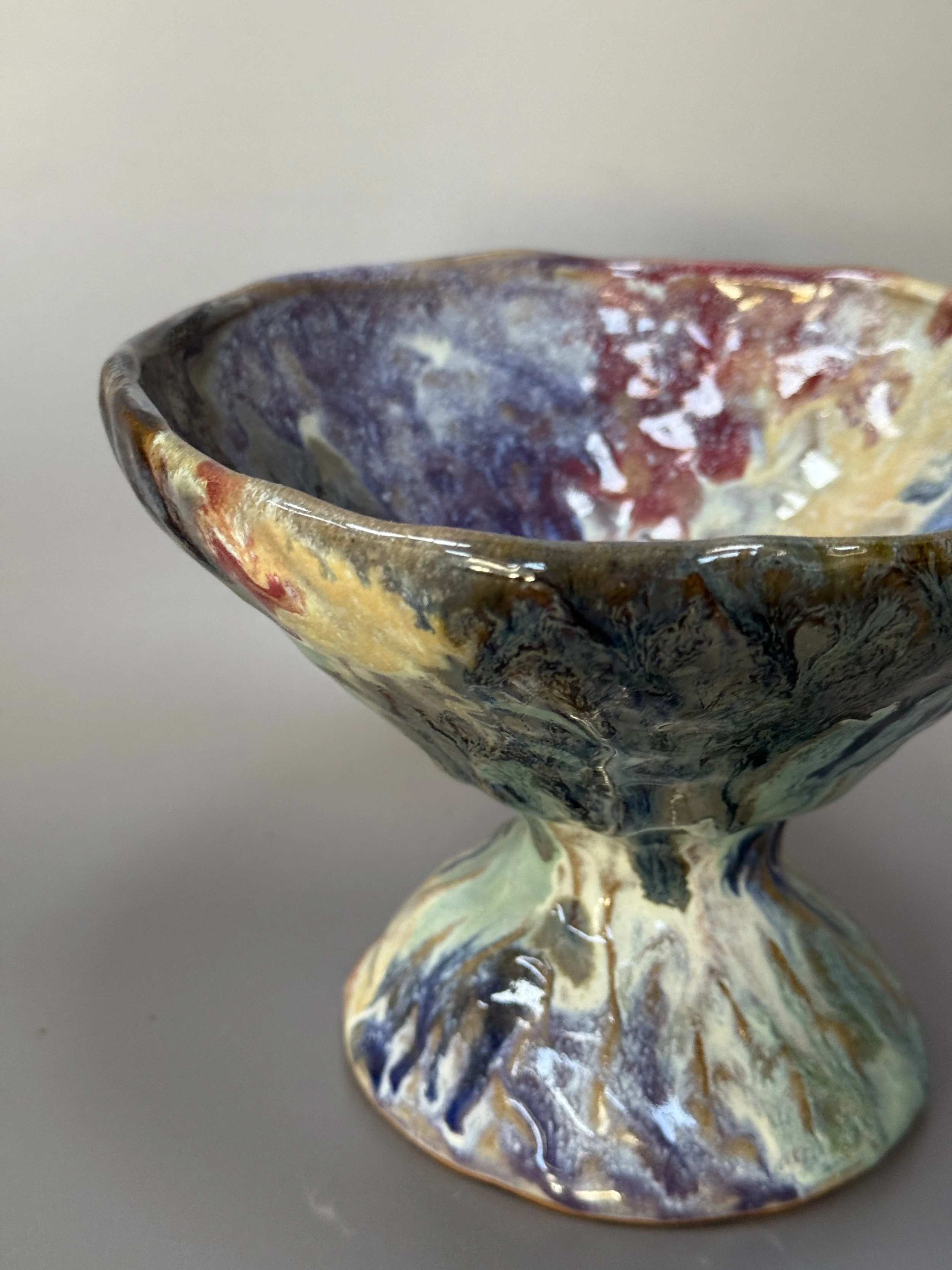 Pinched pedestal bowl (multicoloured)