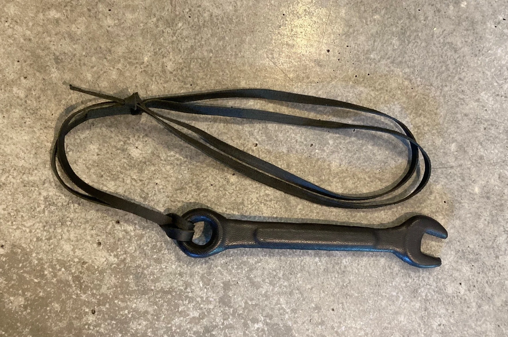 Spanner (medium) leather shrouded neckpiece