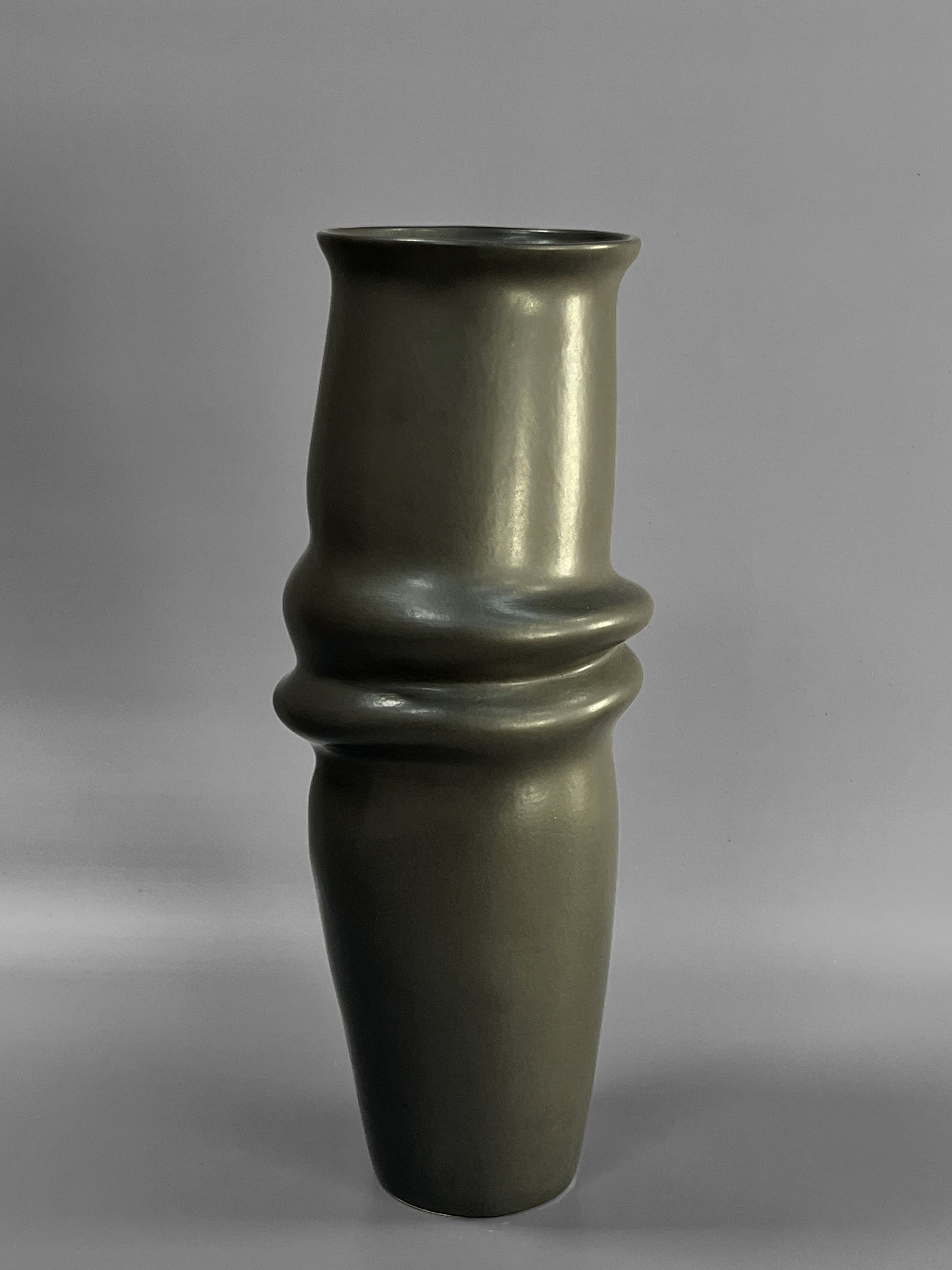 vanessa-lucas-undulata-vase-stone-2-2.JPG
