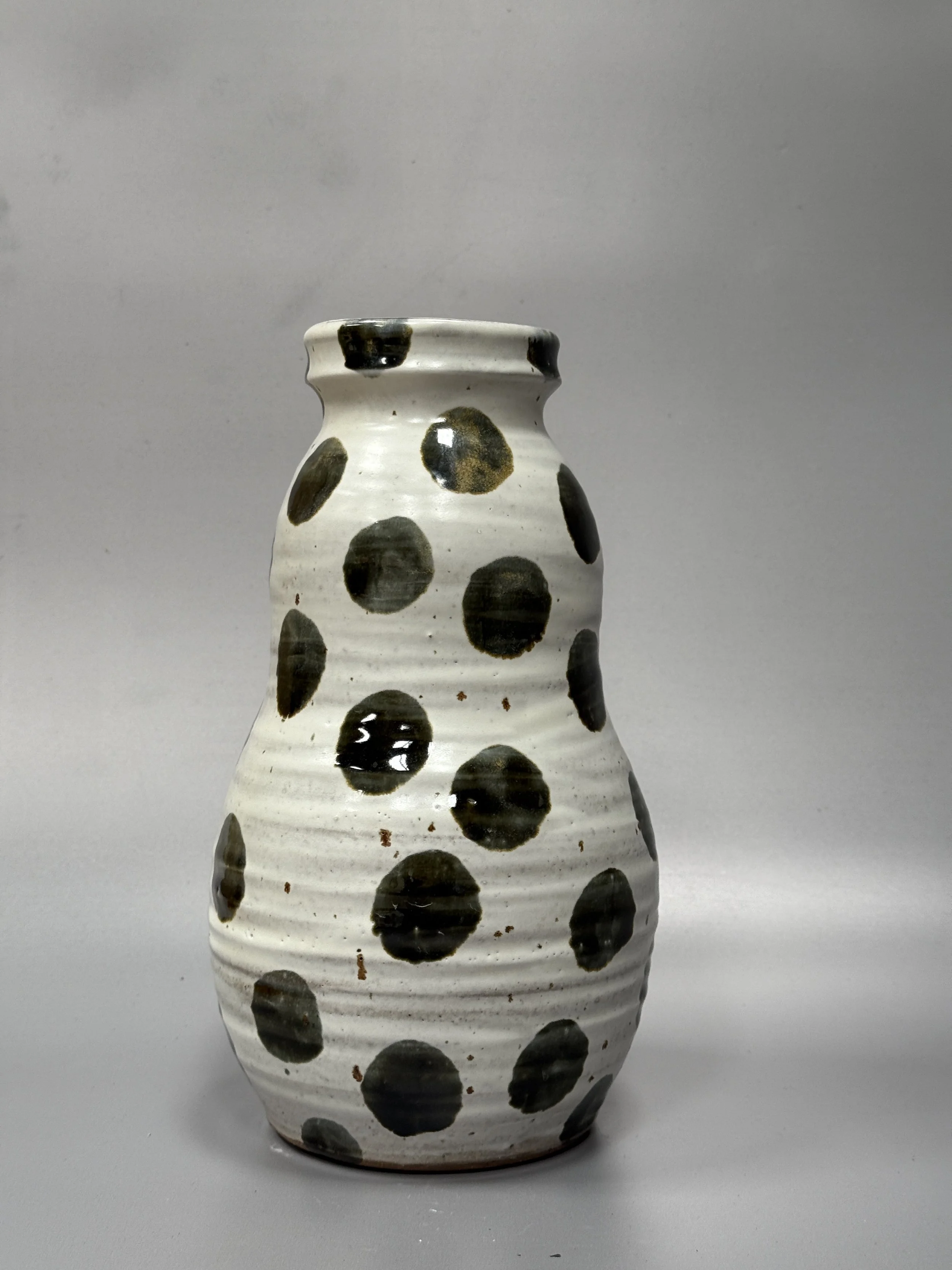 dawn-vachon-vase-black-spot-1.JPG