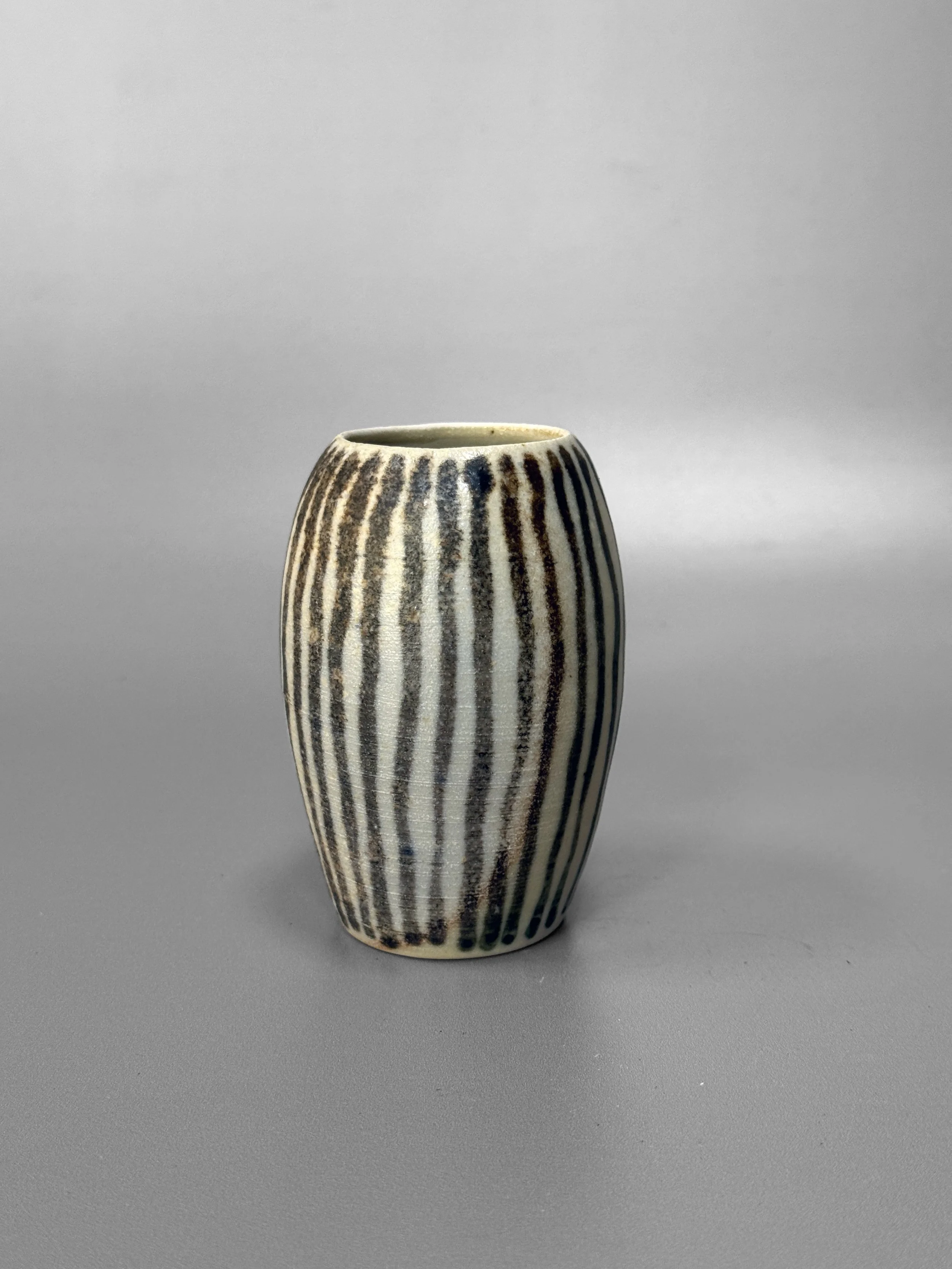 Line small vase #3