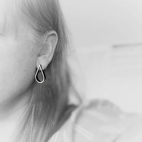 rachael-grigulis-outline-series-teardrop-earrings-2.jpeg