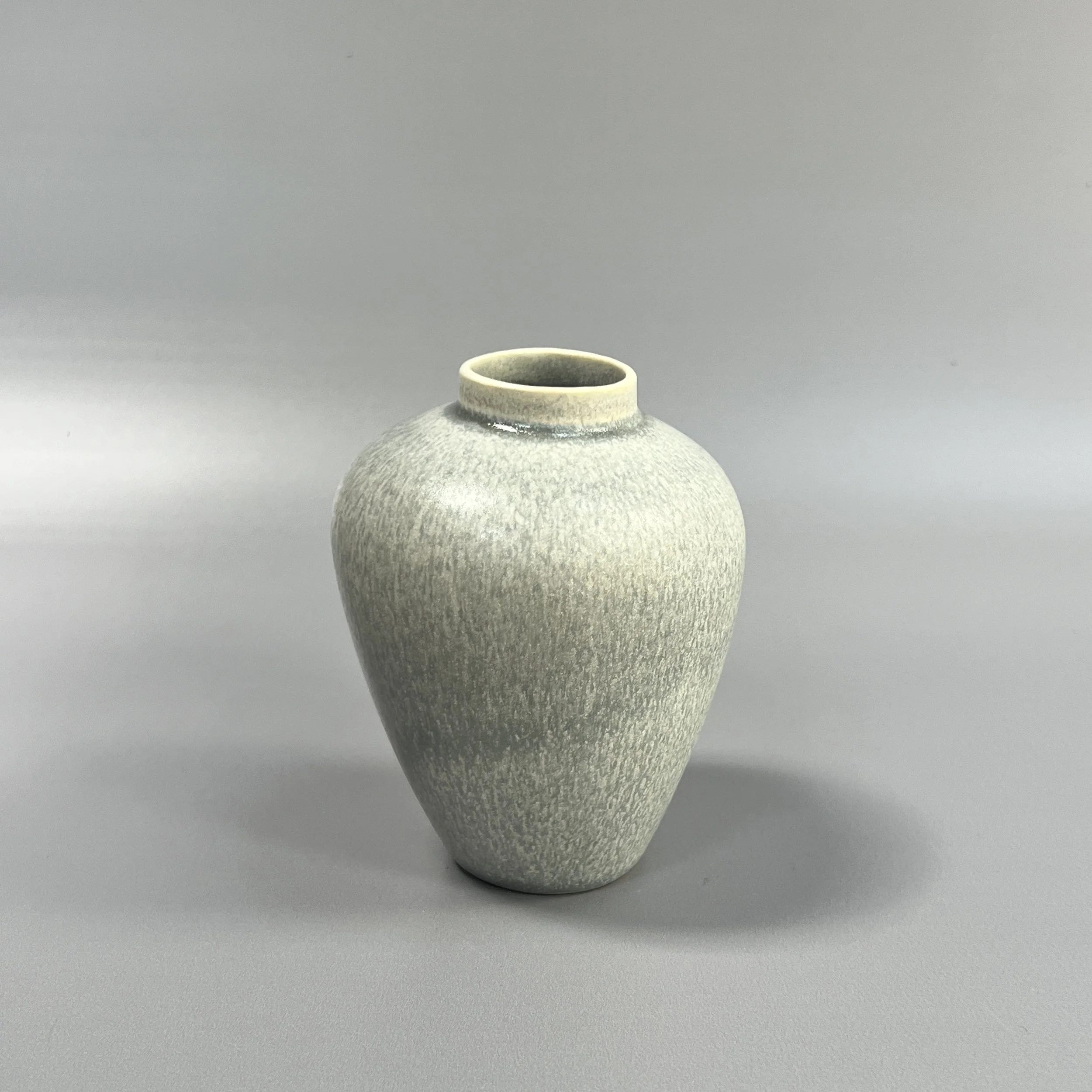 Sipho vase (quartzite)